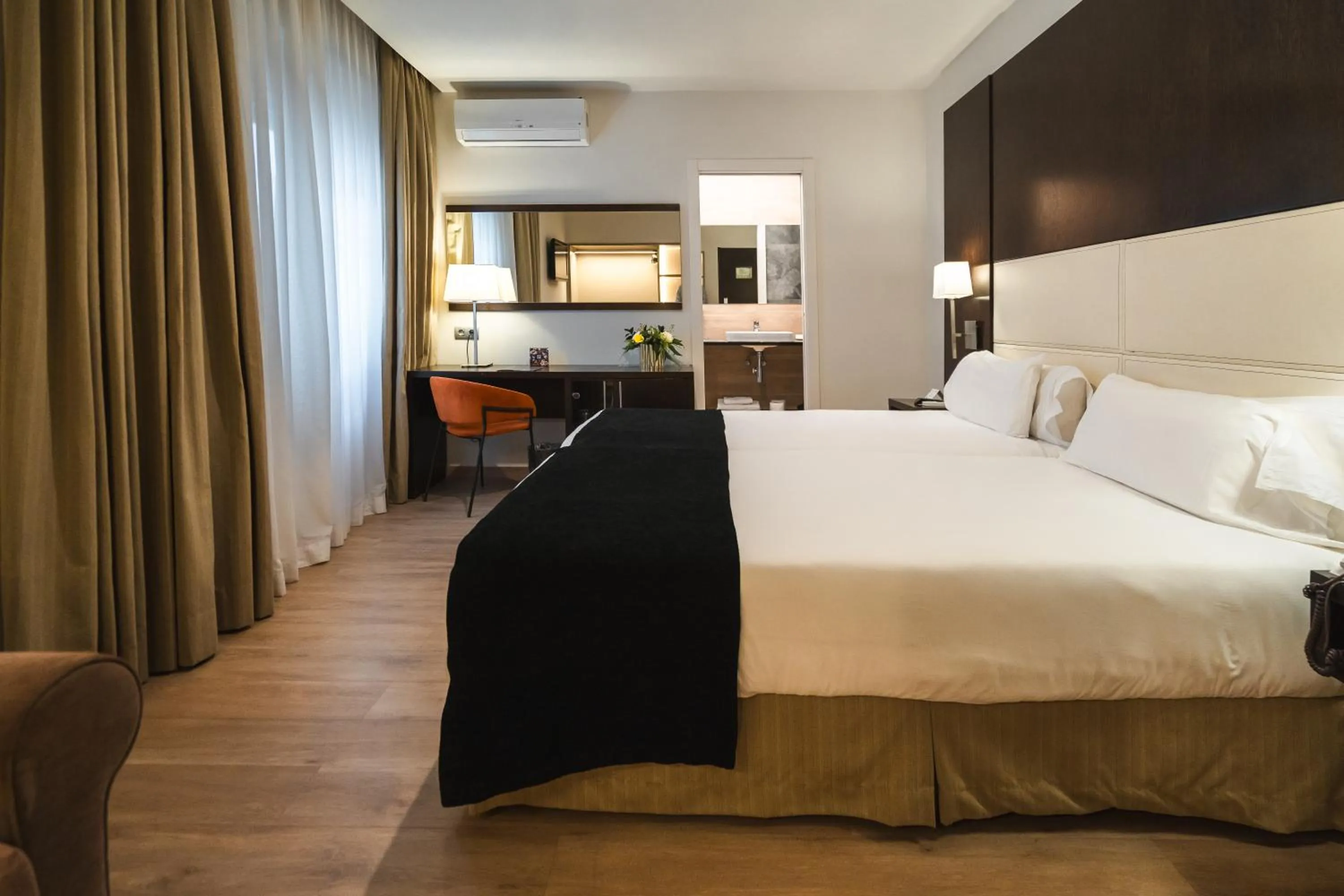 Bedroom, Bed in Hotel Taburiente S.C.Tenerife