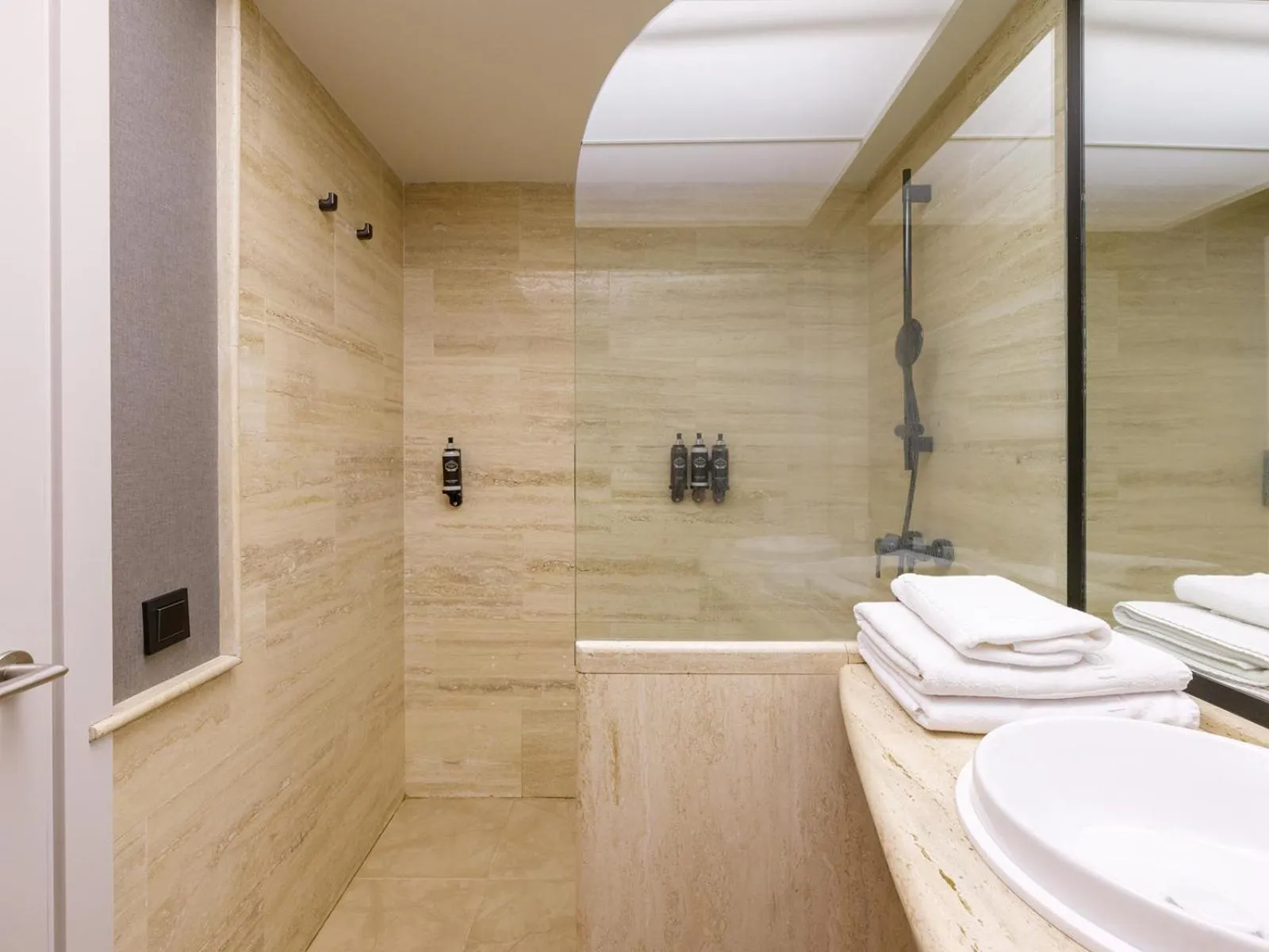 Shower in Hotel Taburiente S.C.Tenerife