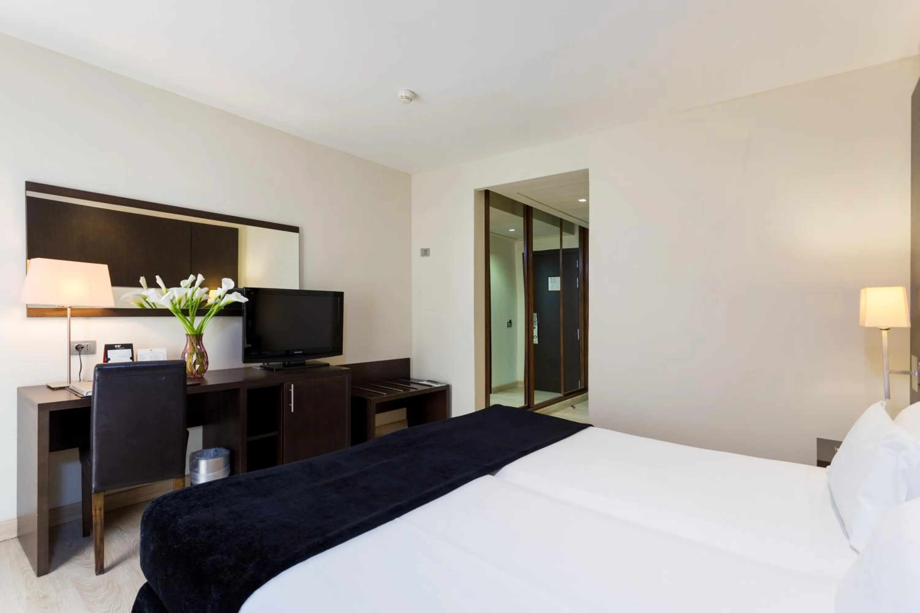 Photo of the whole room, Bed in Hotel Taburiente S.C.Tenerife