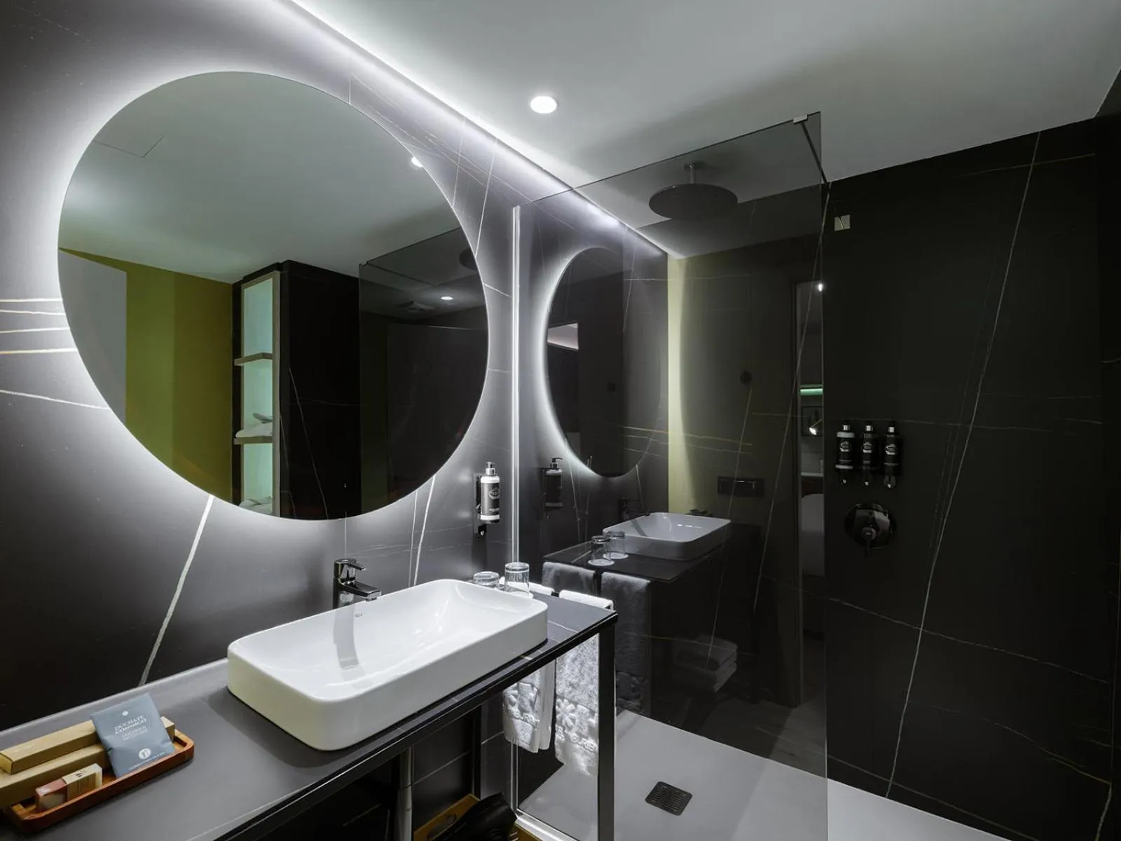 Shower in Hotel Taburiente S.C.Tenerife