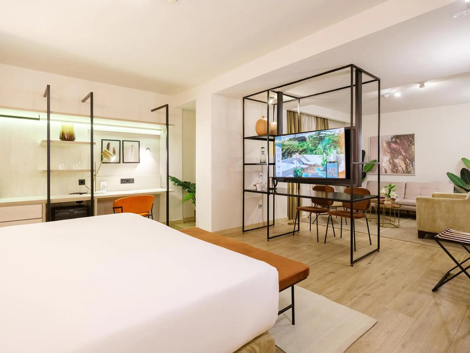 Photo of the whole room, Bed in Hotel Taburiente S.C.Tenerife