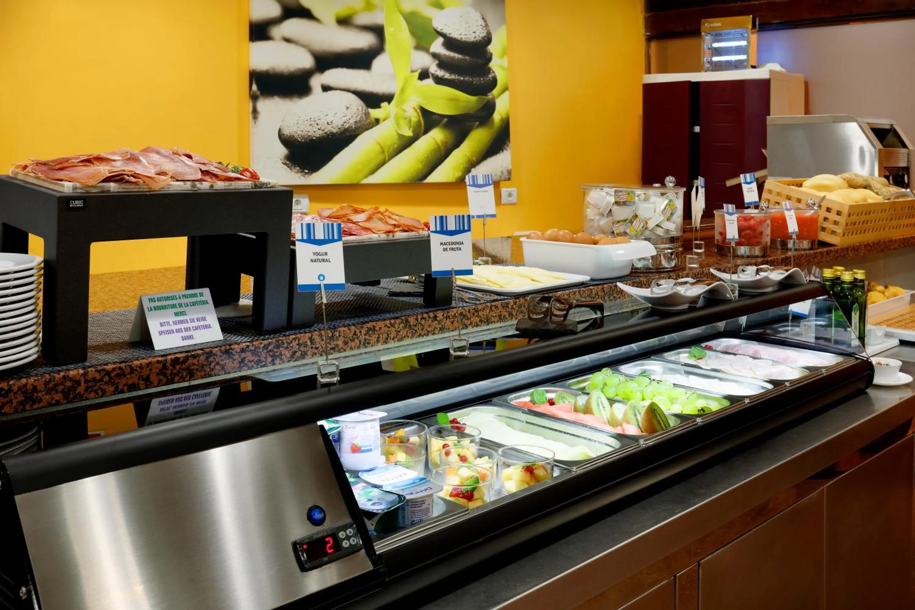 Buffet breakfast in Crisol Faycán