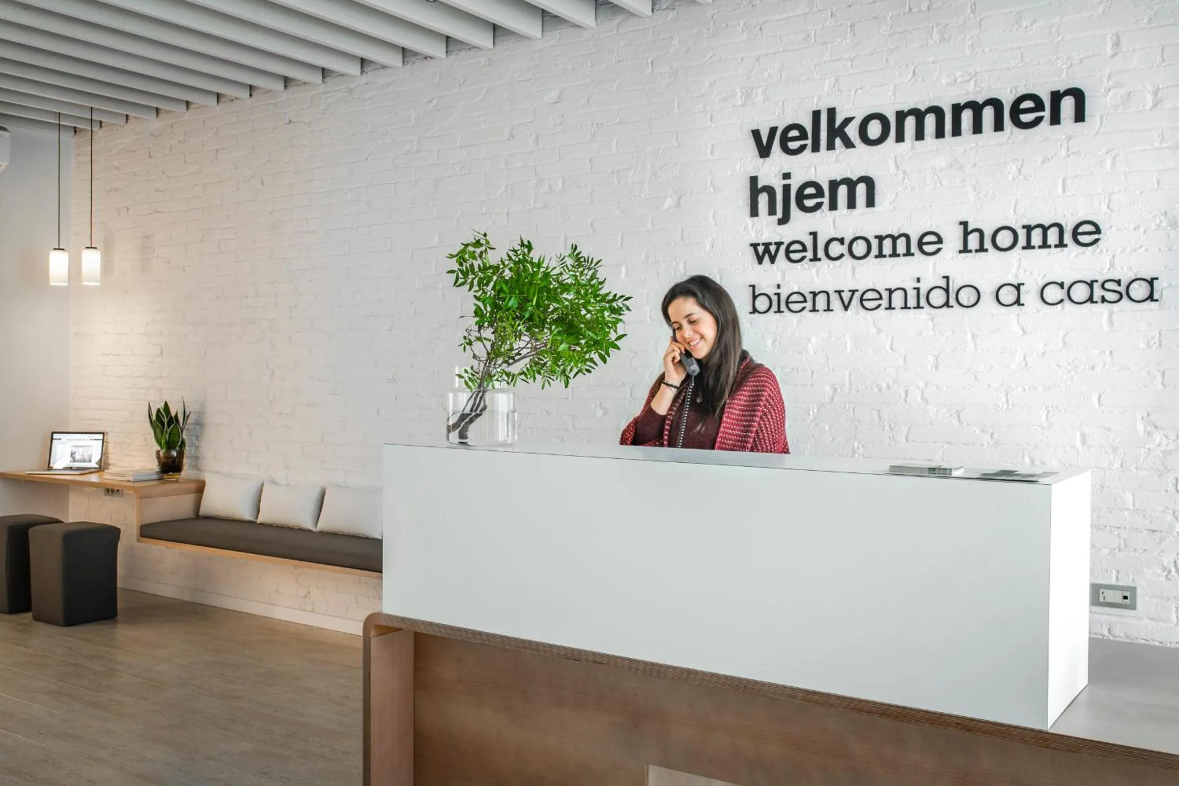 Staff in Eric Vökel Boutique Apartments - Sagrada Familia Suites