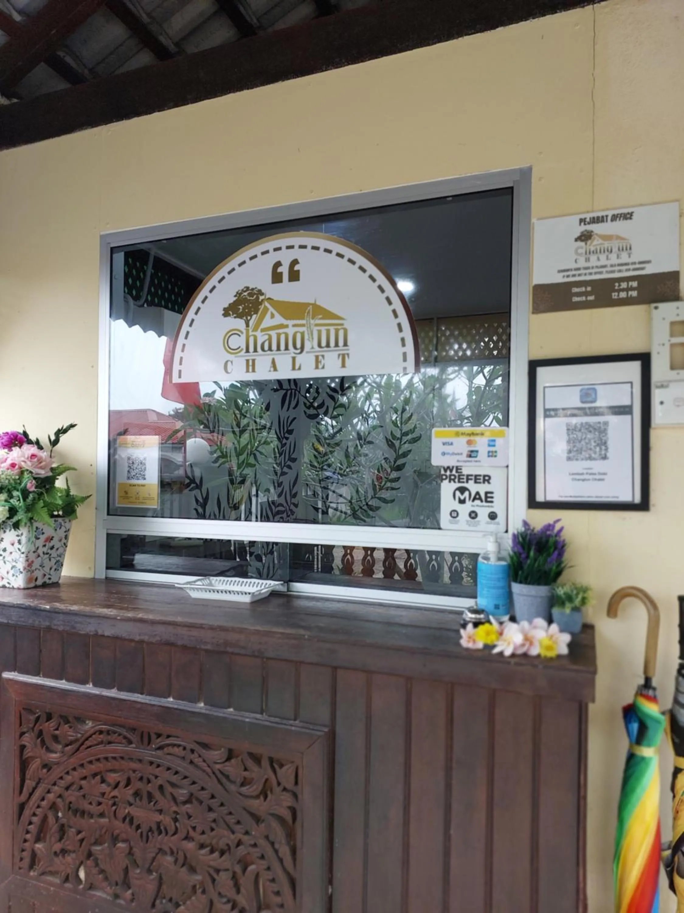 Staff in Changlun Chalet