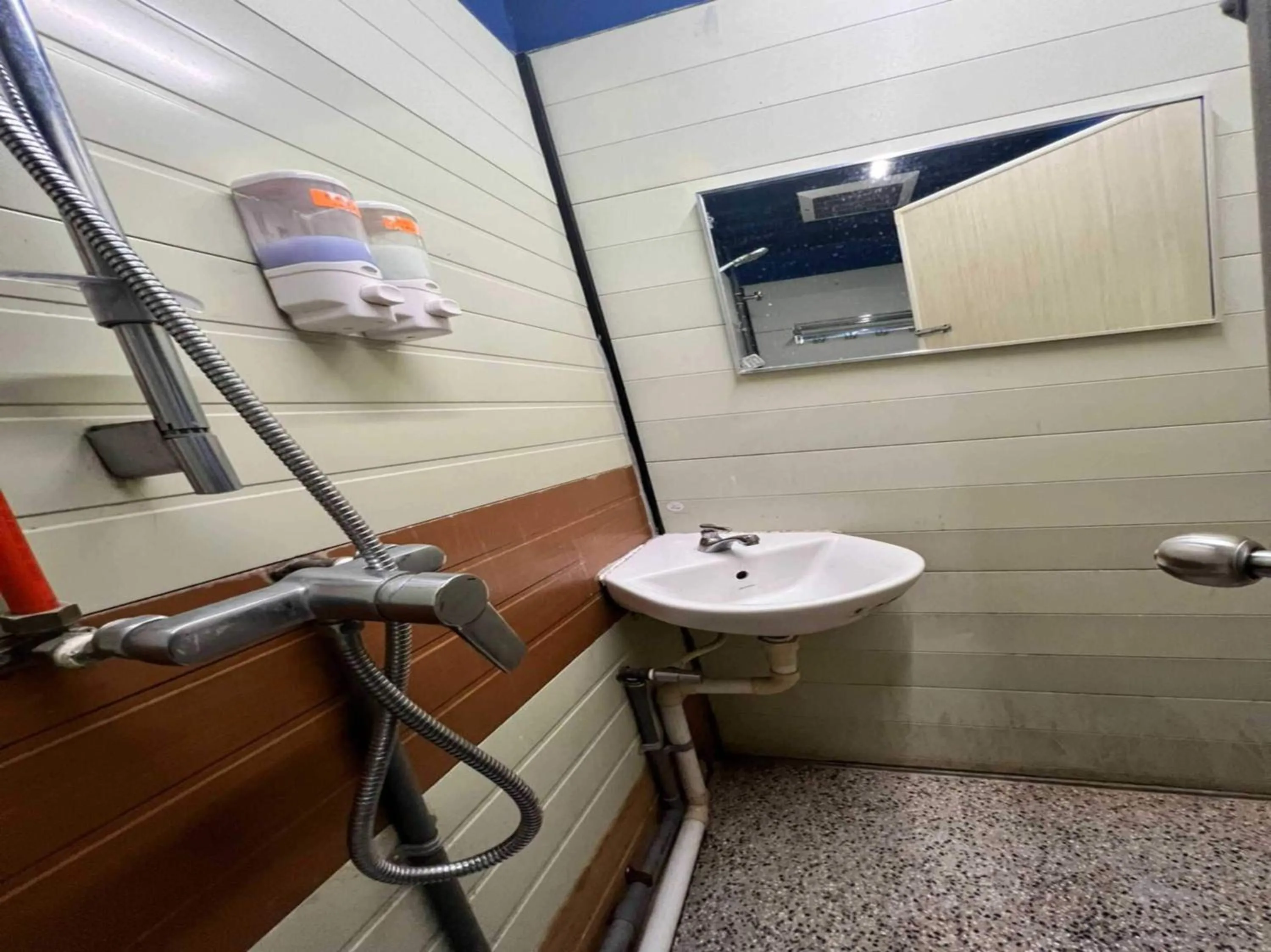 Bathroom in Hotel O Ting Brother Sg Klah Inn