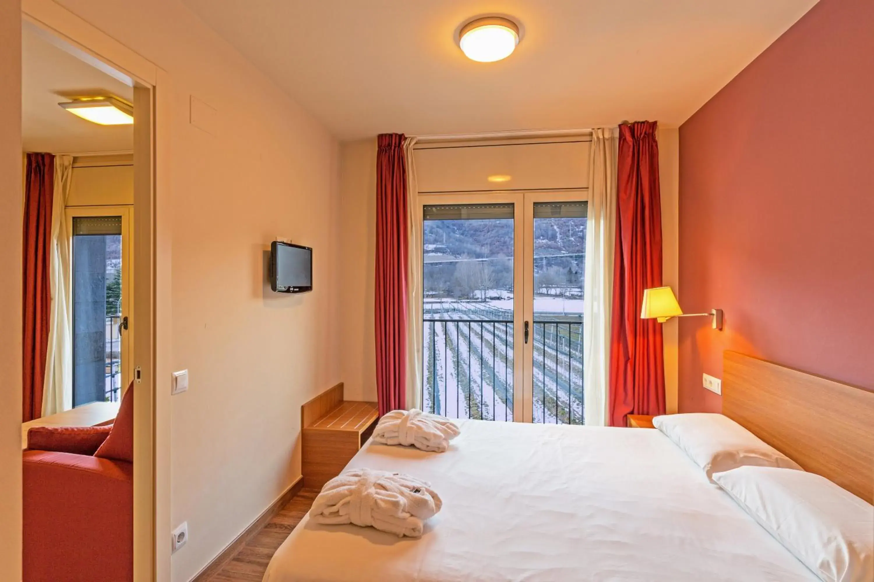Two-Bedroom Apartment with Spa Access in Apartaments Trainera Two-Bedroom Apartment with Spa Access in Apartaments Trainera