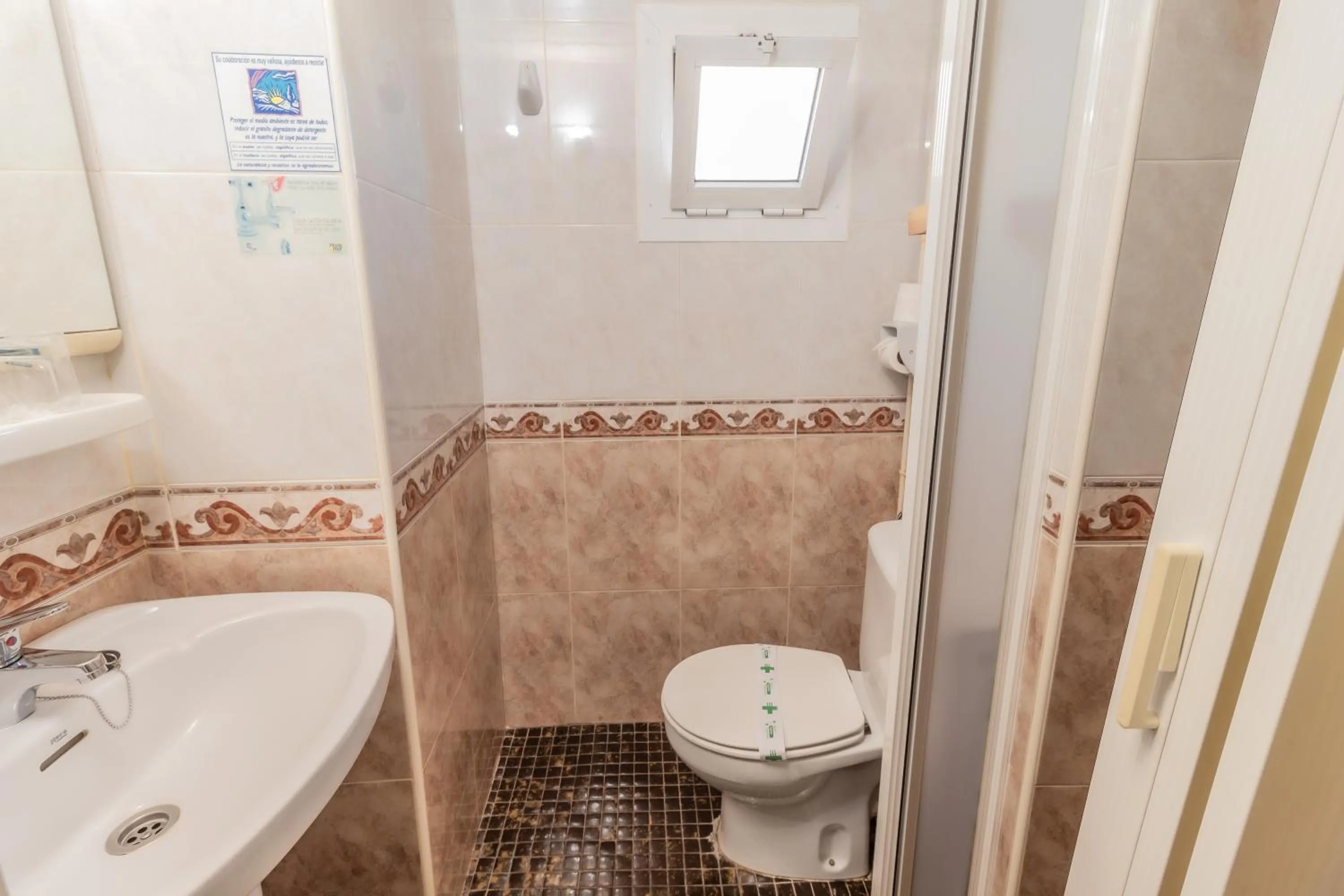 Toilet in Hotel Universal Murcia