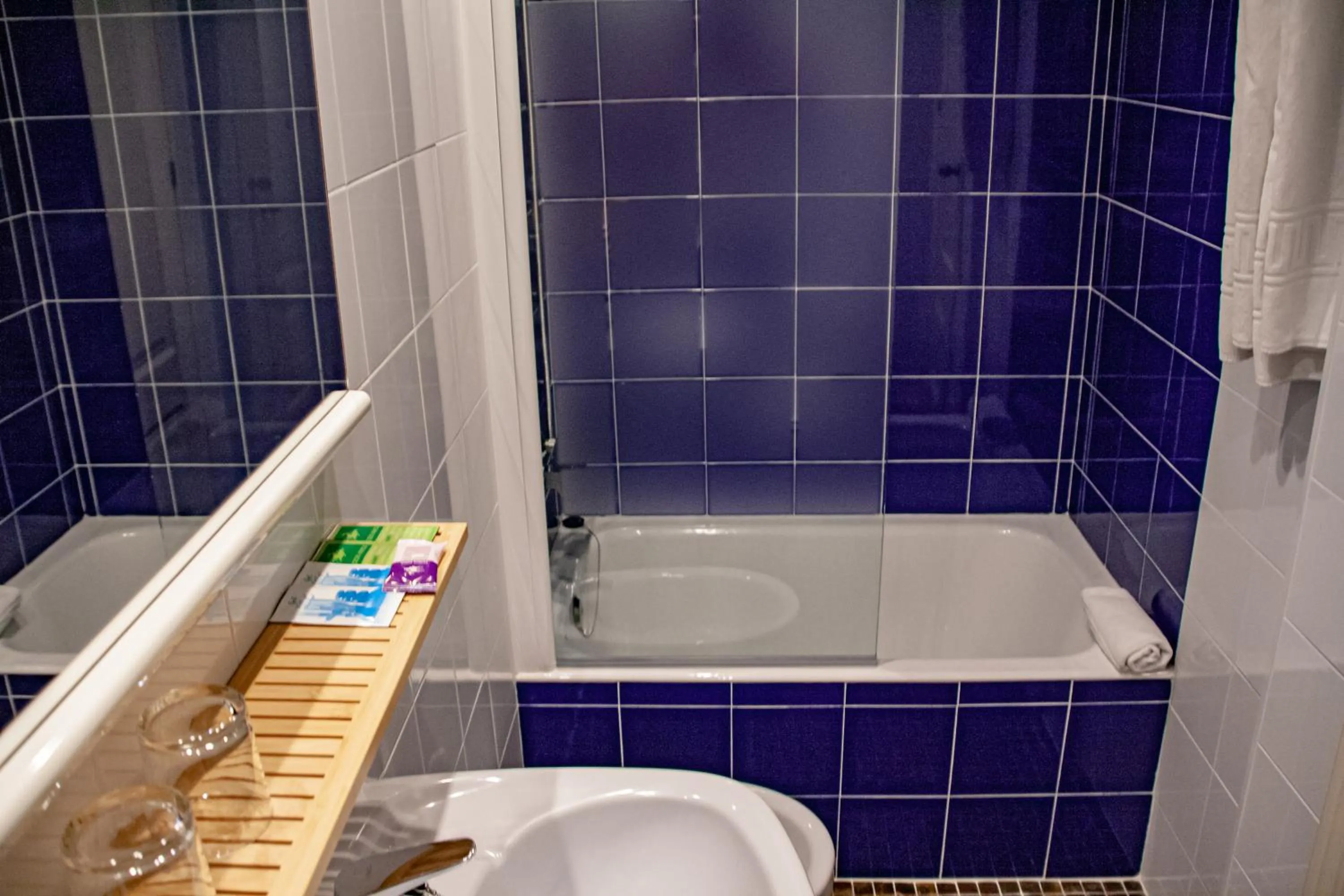 Shower in Hotel Universal Murcia