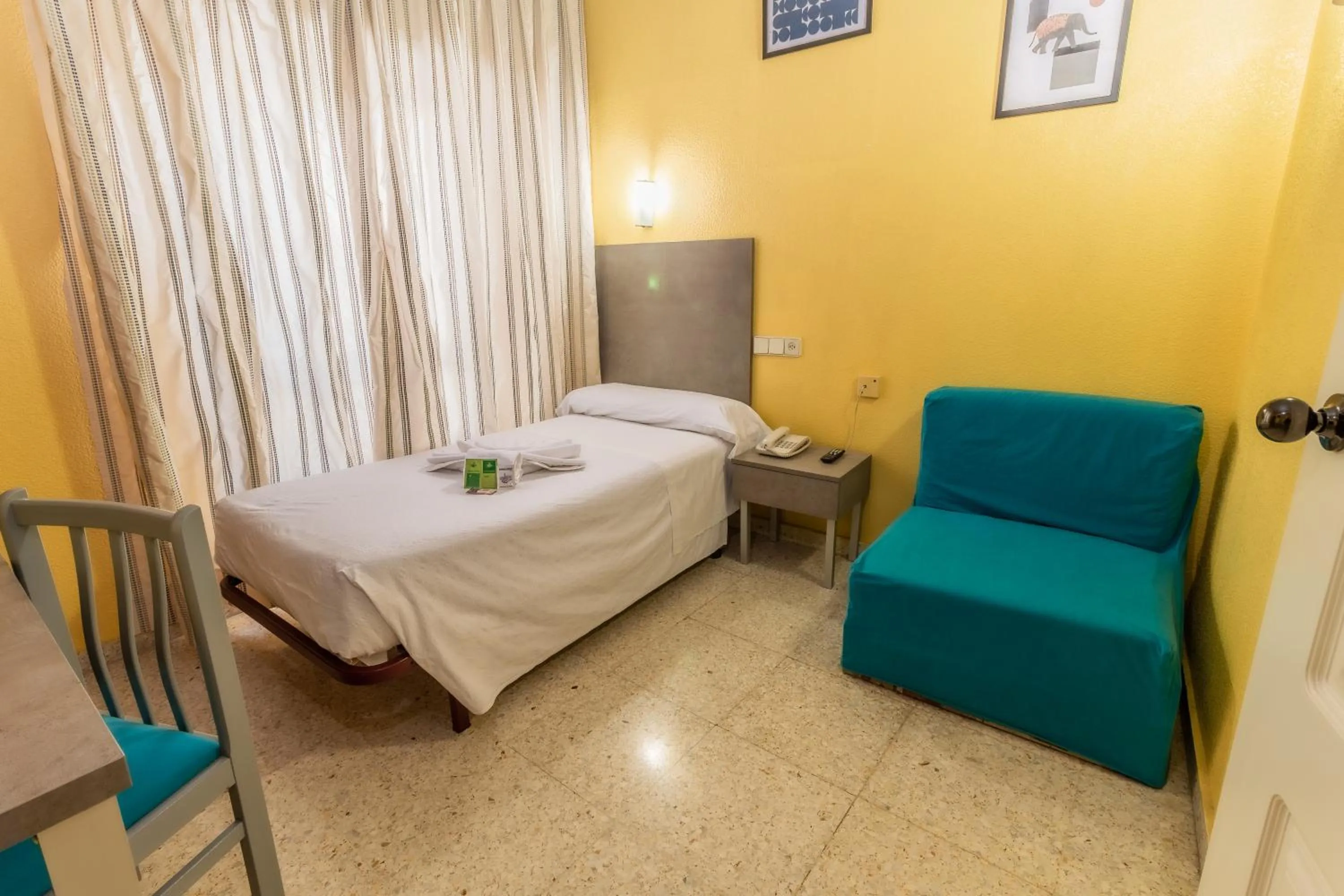 Bedroom, Bed in Hotel Universal Murcia