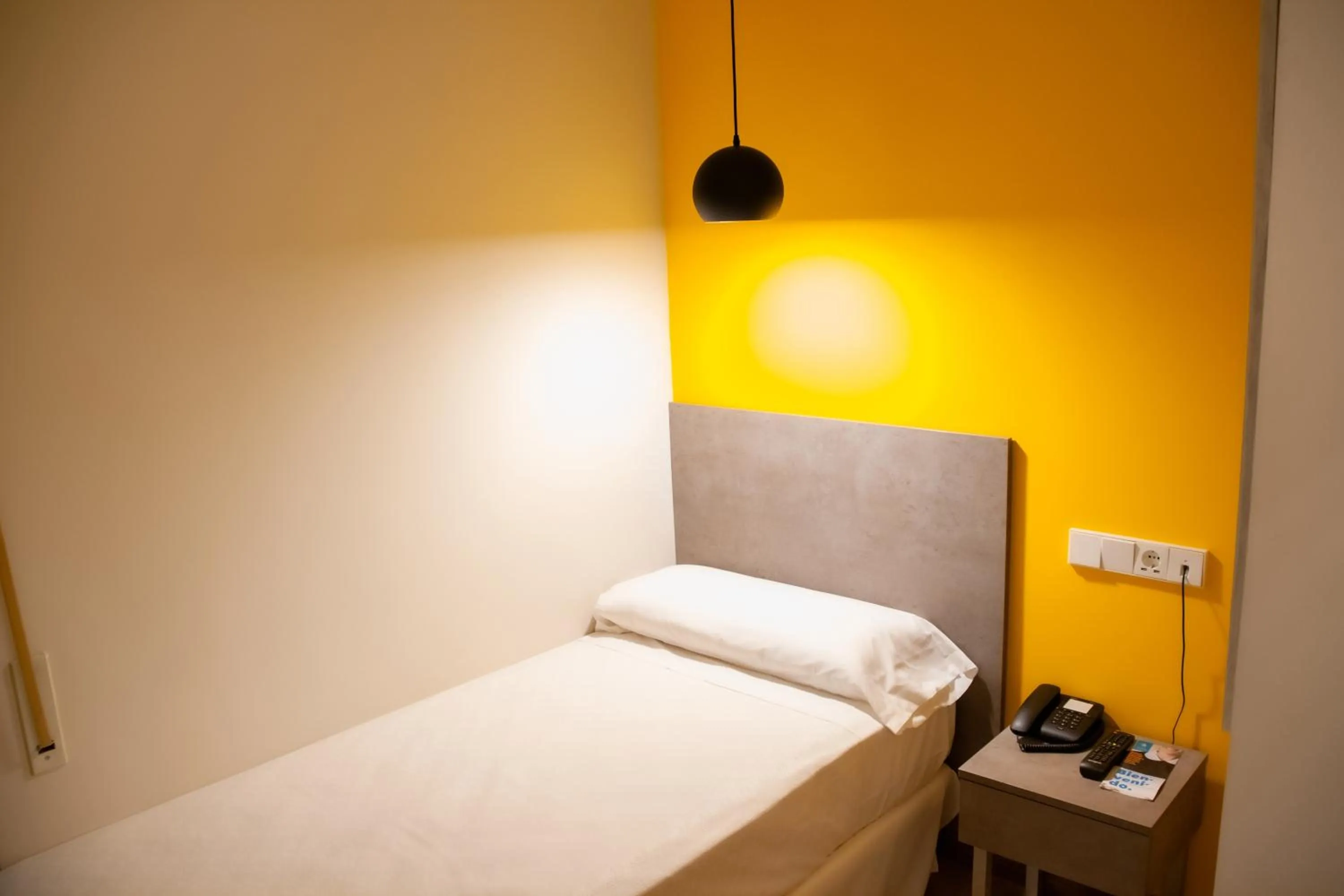 Bedroom, Bed in Hotel Universal Murcia