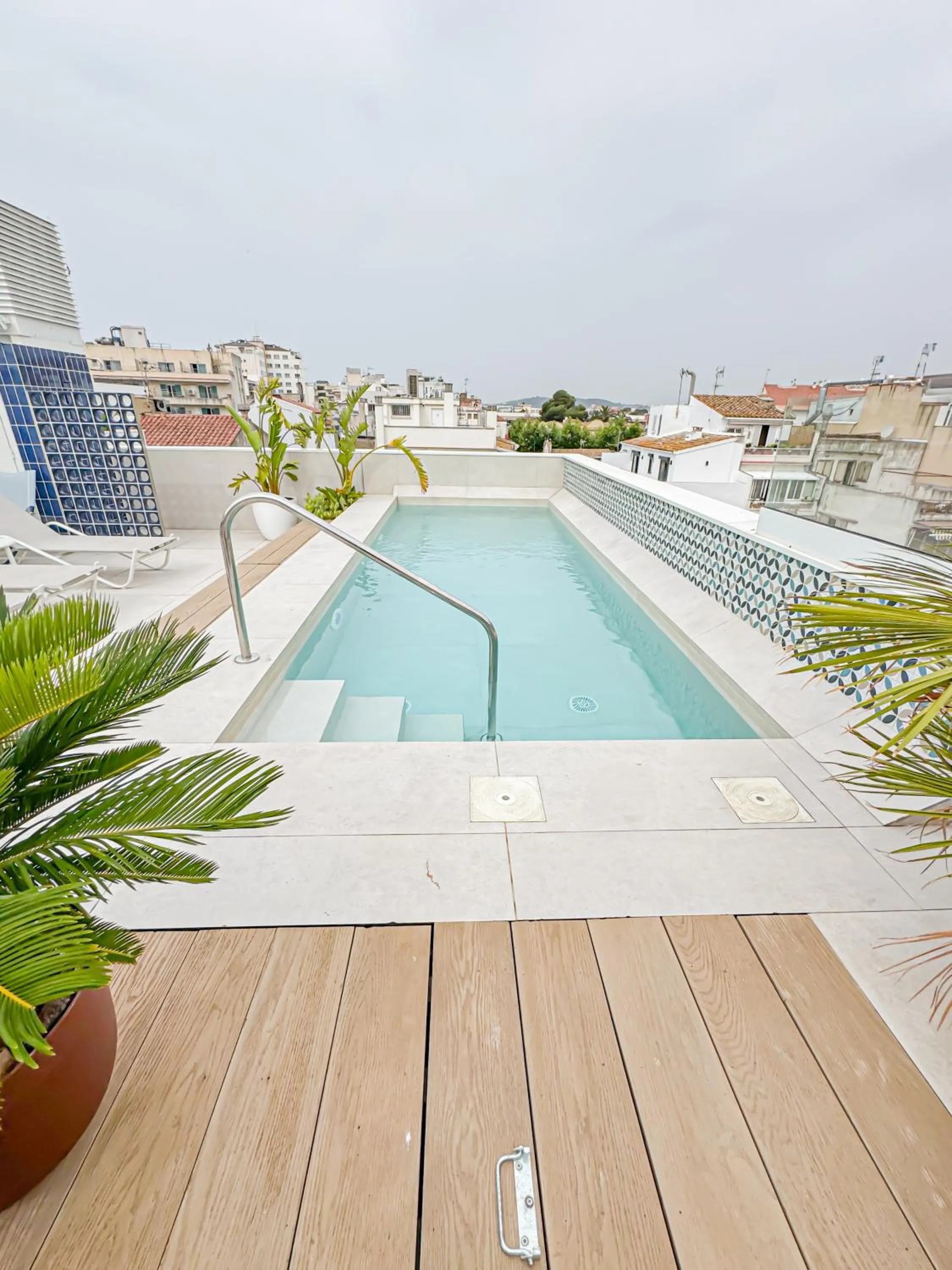 Swimming pool in Alenti Sitges Hotel