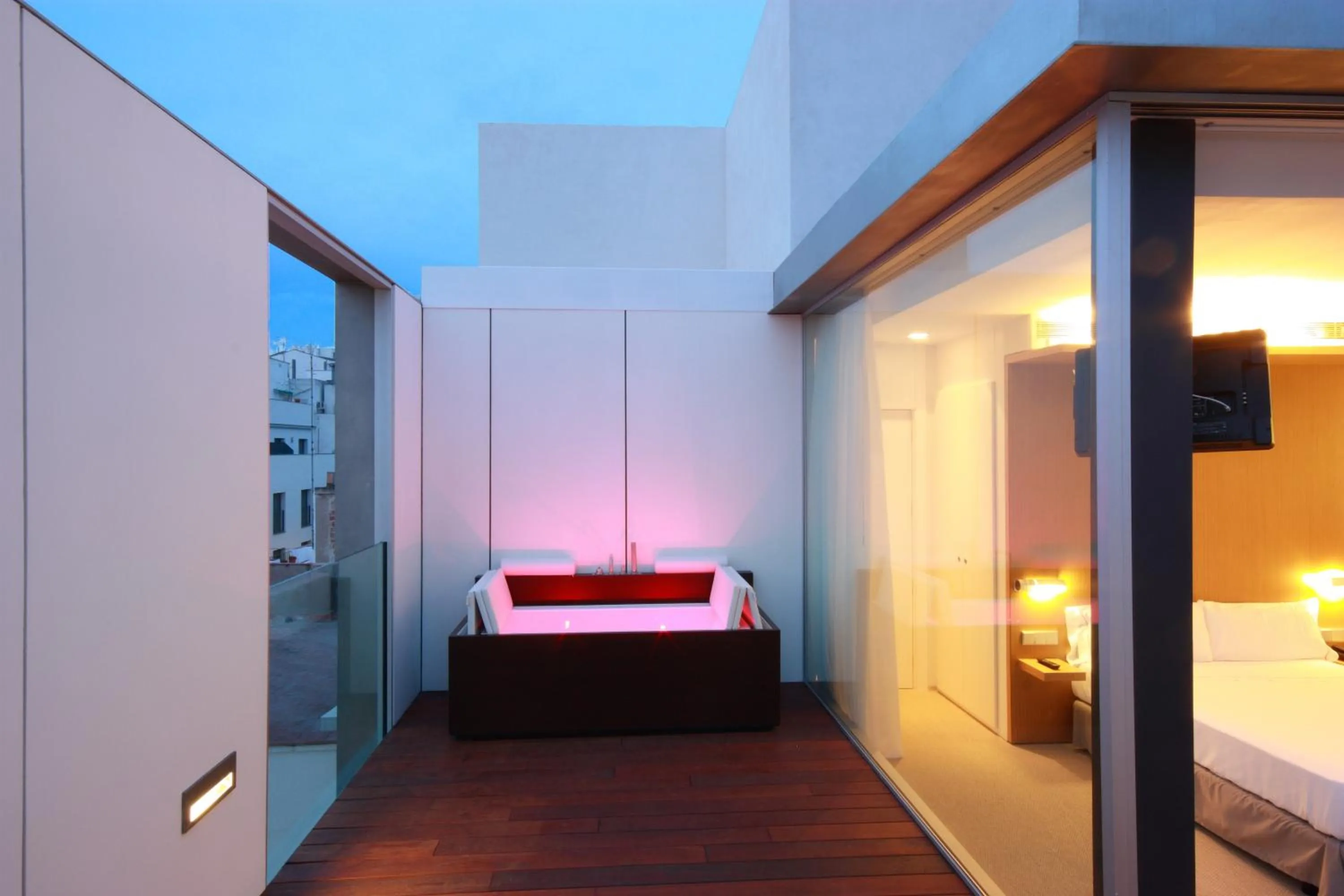 Balcony/Terrace, Bed in Alenti Sitges Hotel