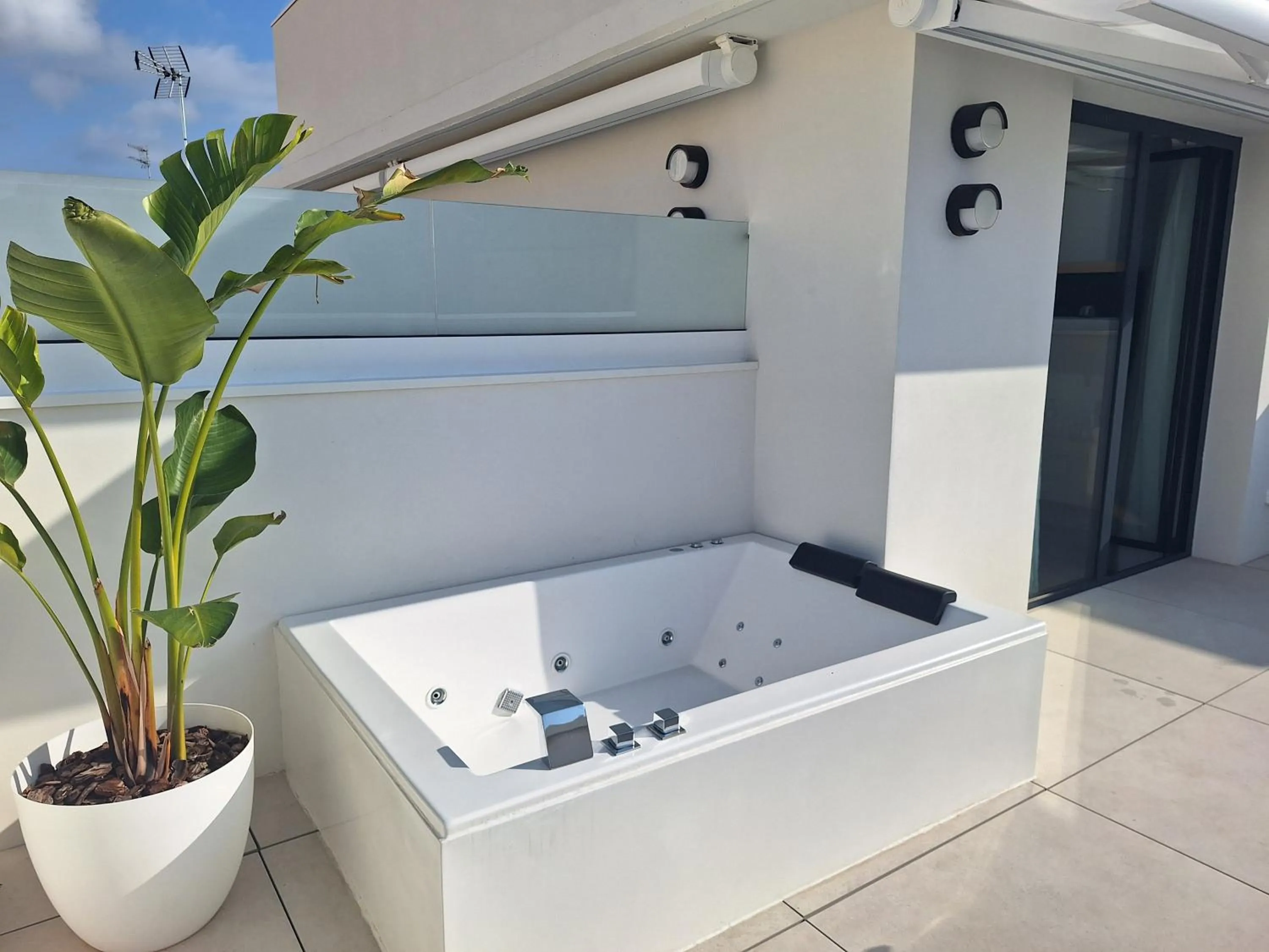 Hot Tub in Alenti Sitges Hotel