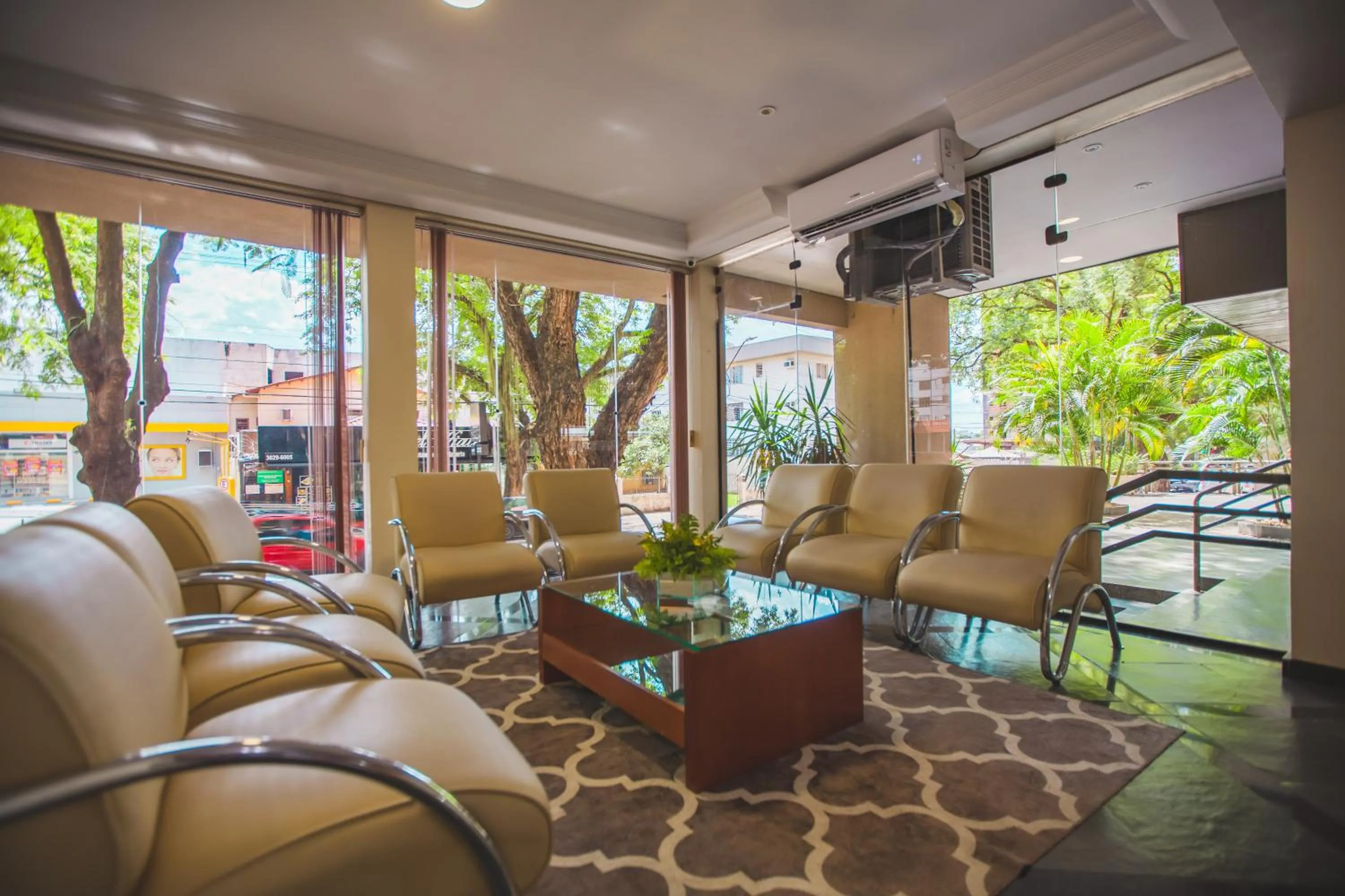 Communal lounge/ TV room in Hotel Rafain Centro