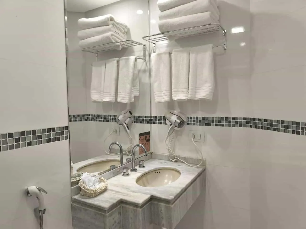 Bathroom in Hotel Rafain Centro