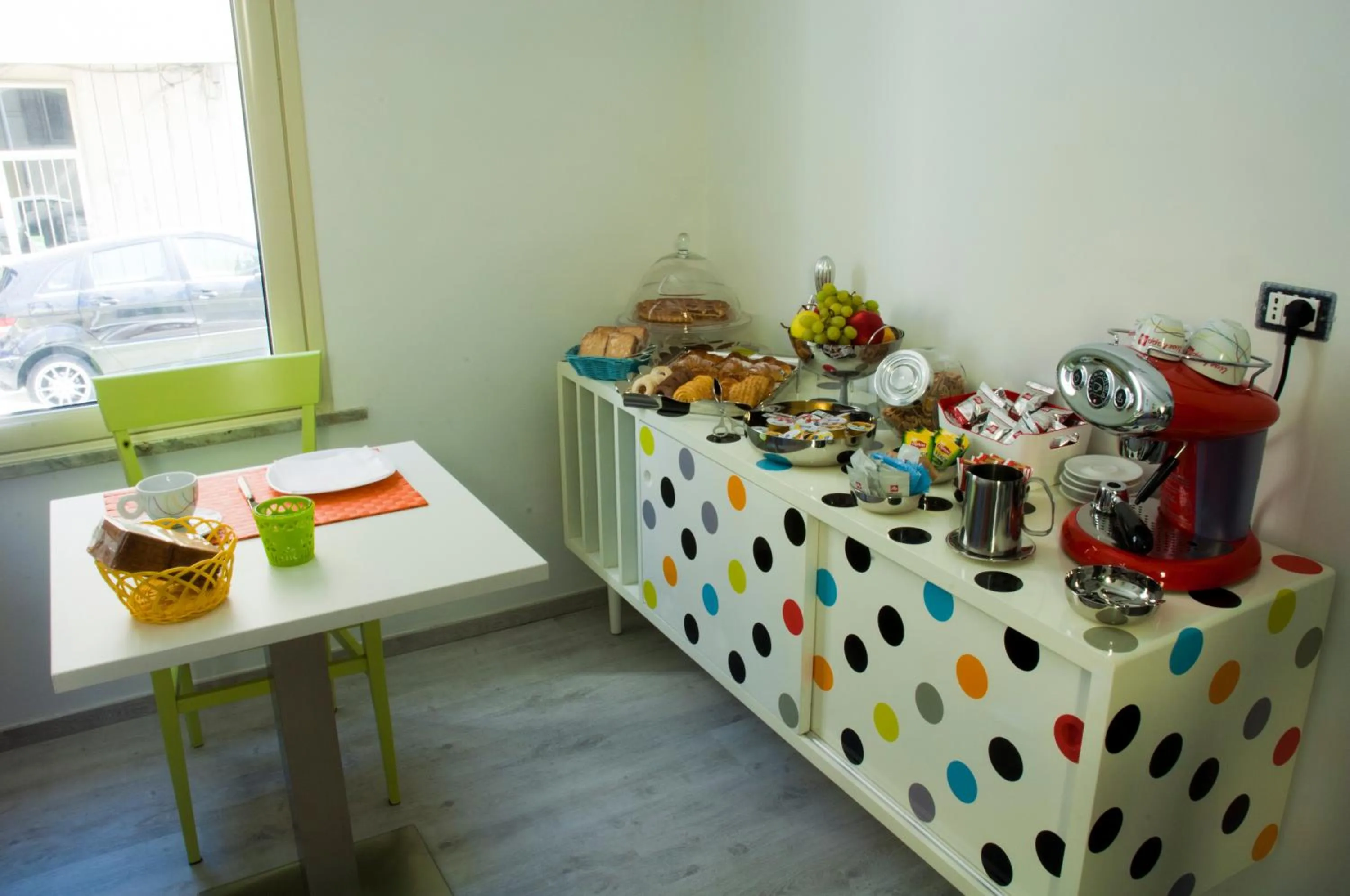 Communal lounge/ TV room, Coffee/Tea Facilities in Sun Moon