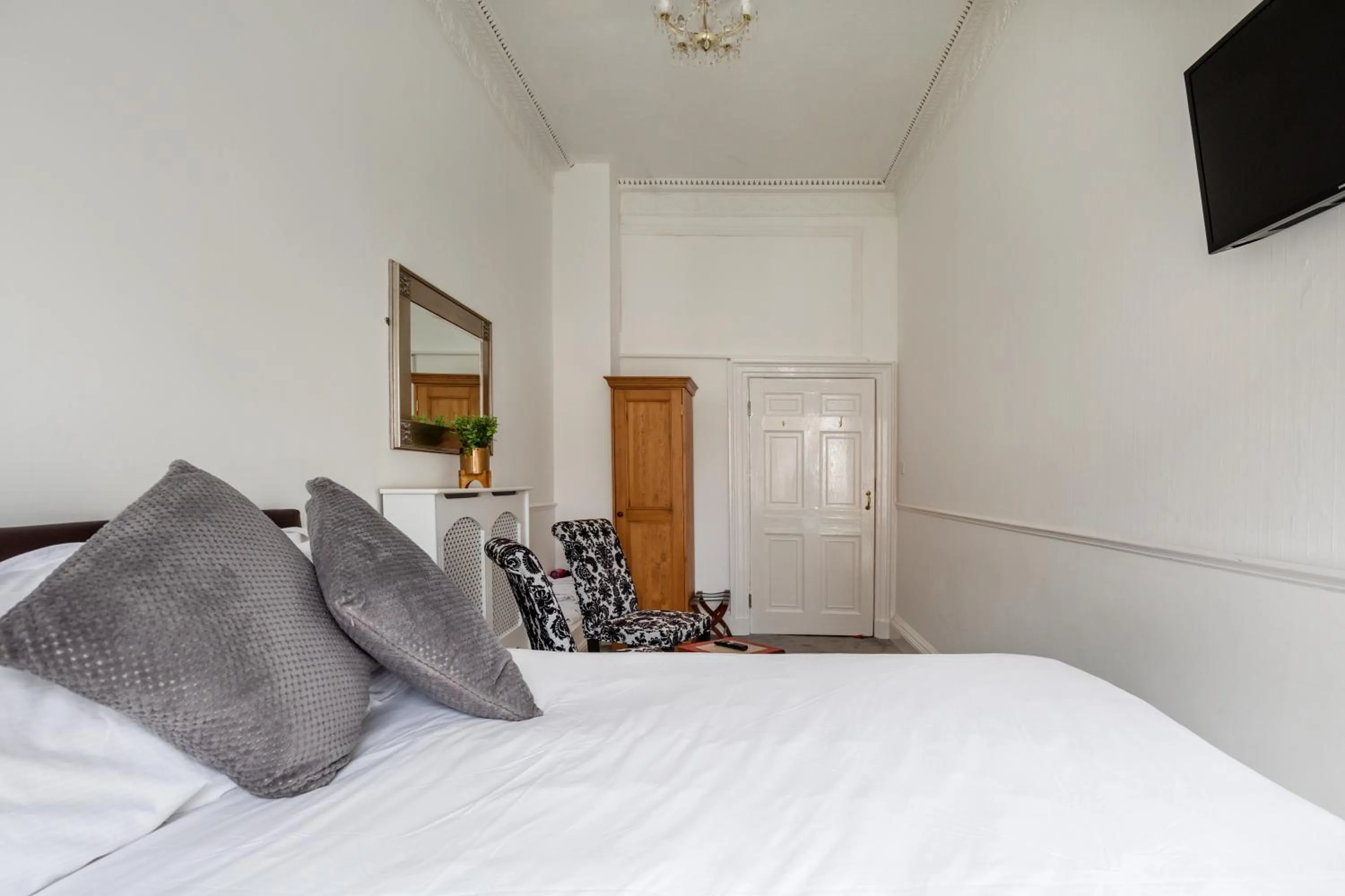 Photo of the whole room, Bed in Serenity Guest House