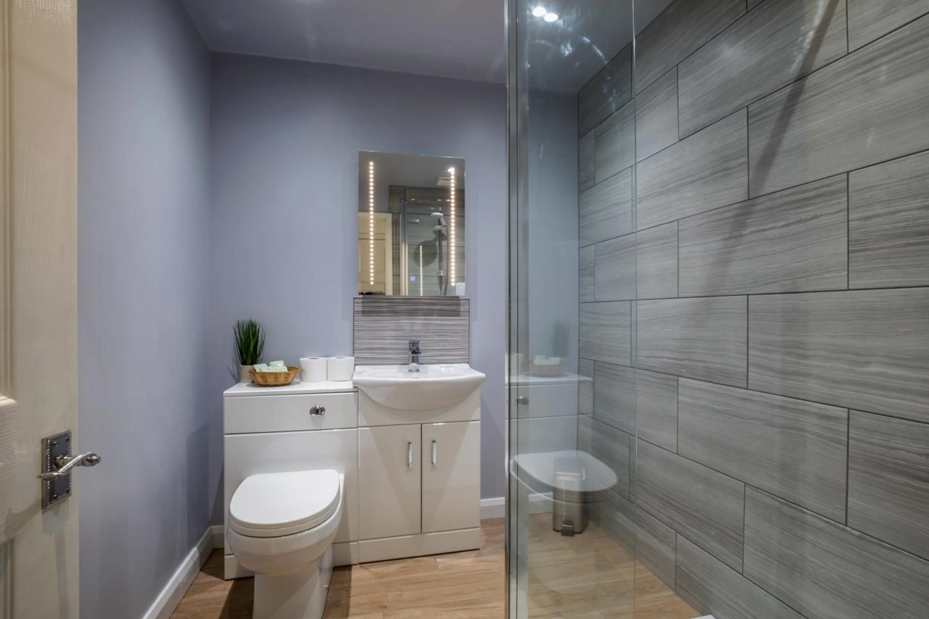 Toilet in Serenity Guest House