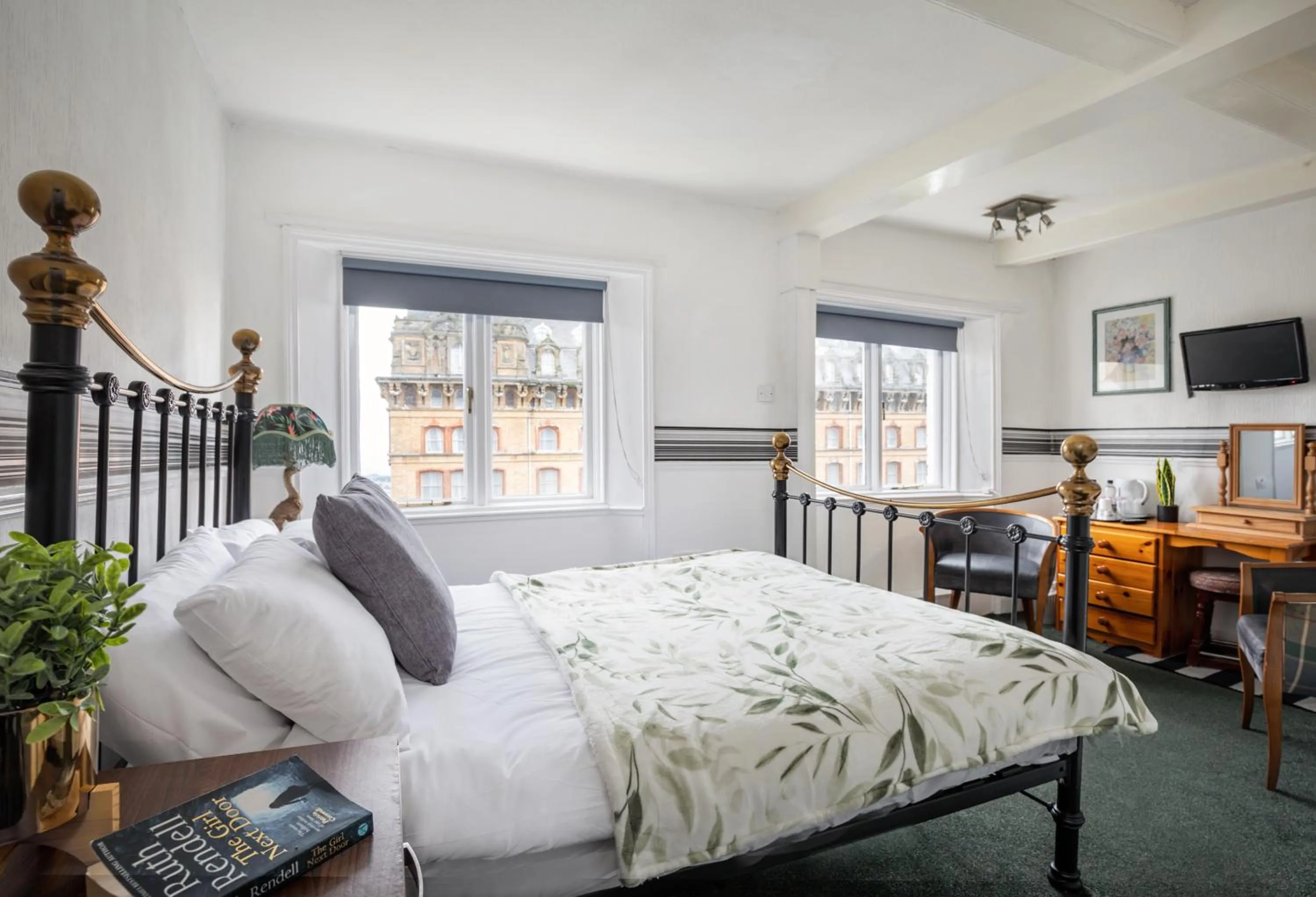 Photo of the whole room, Bed in Serenity Guest House