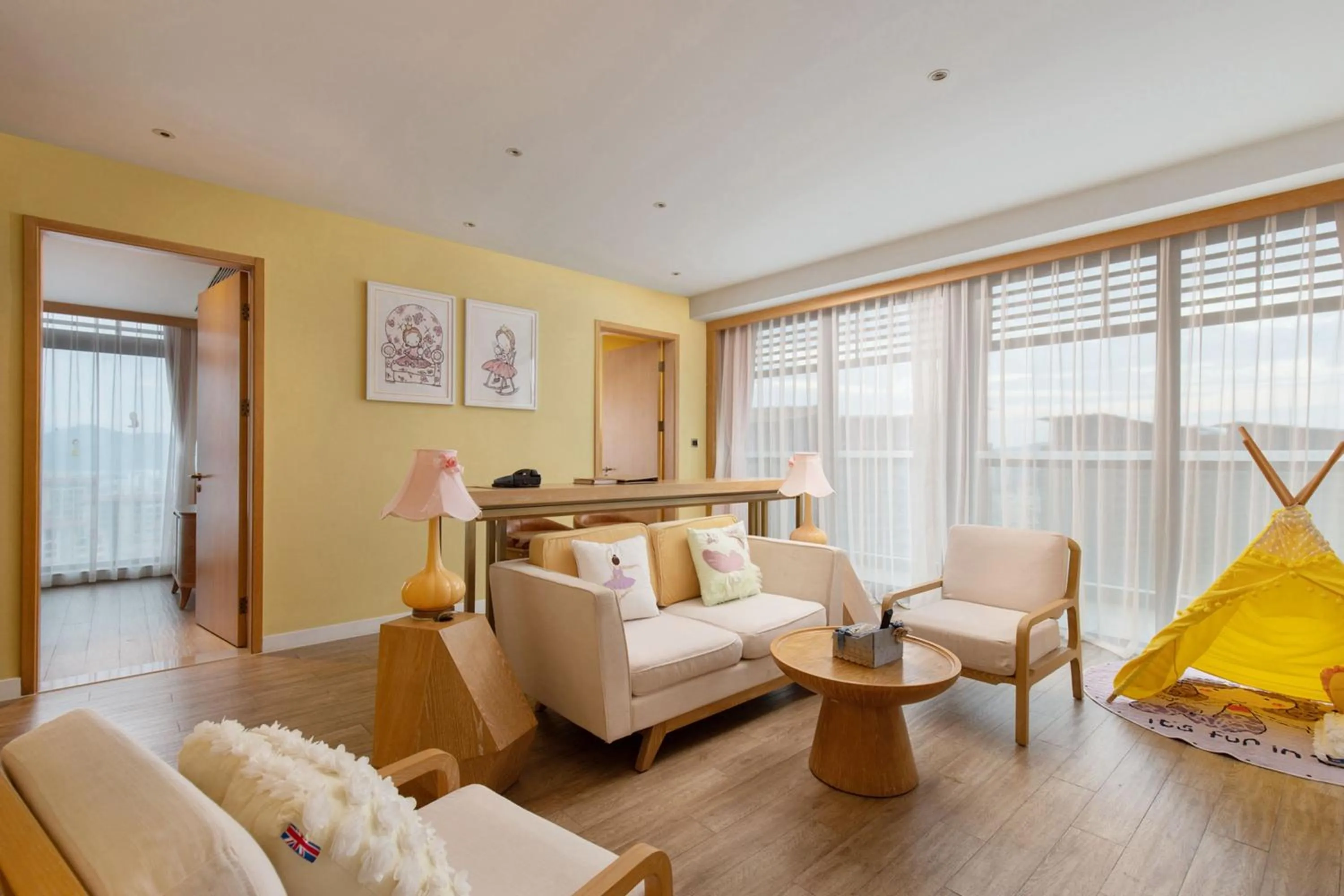 Living room, Bed in Mangrove Tree Resort World Sanya Bay -Elader Palm Tower