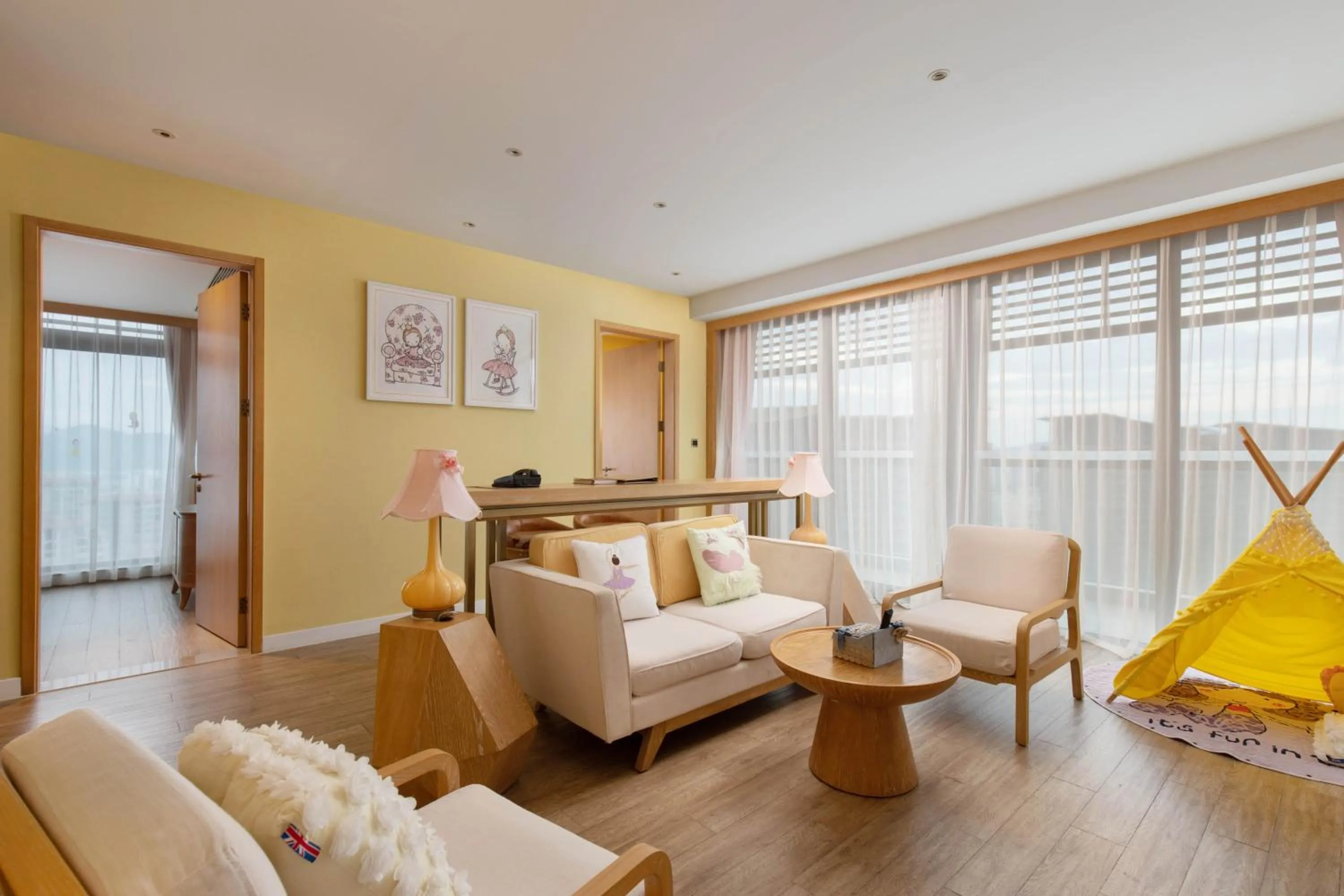 Living room, Bed in Mangrove Tree Resort World Sanya Bay -Elader Palm Tower