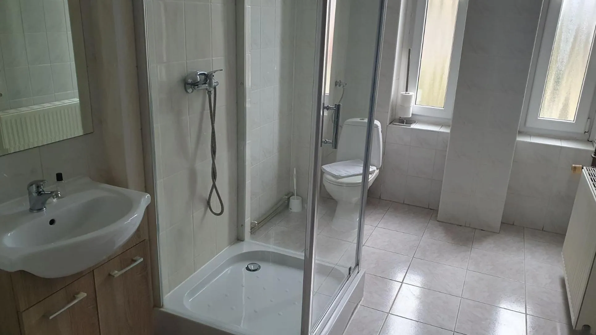 Shower in OW Meduza i Biala Mewa