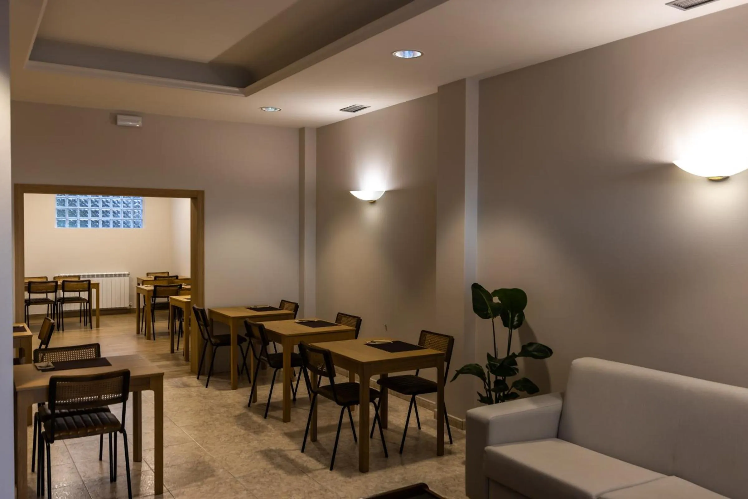 Restaurant/places to eat in Hotel Europa