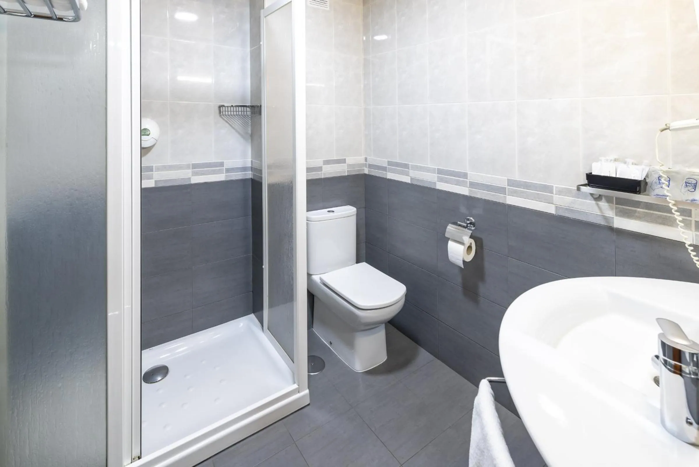 Bathroom in Hotel Europa