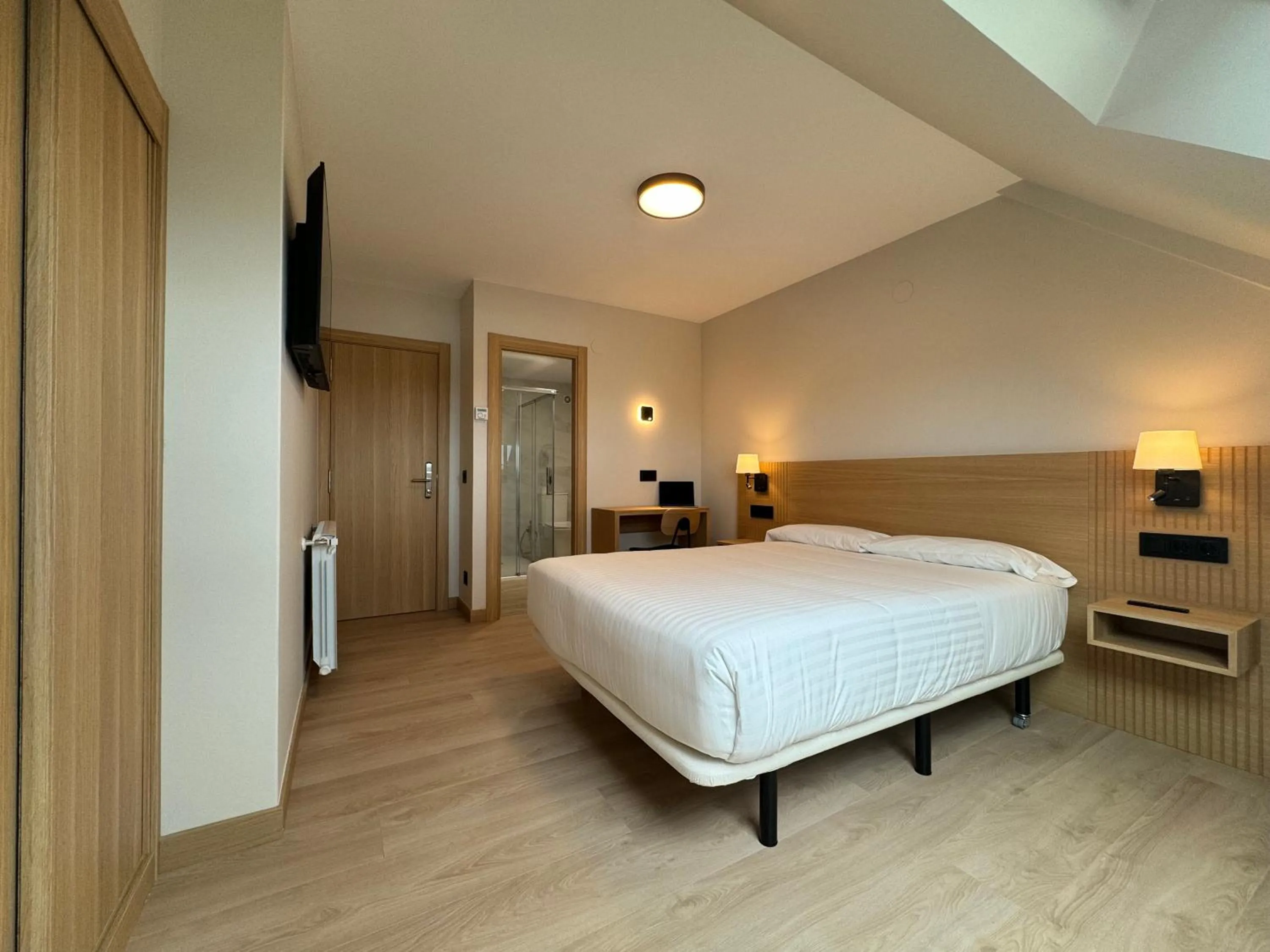 TV and multimedia, Bed in Hotel Europa