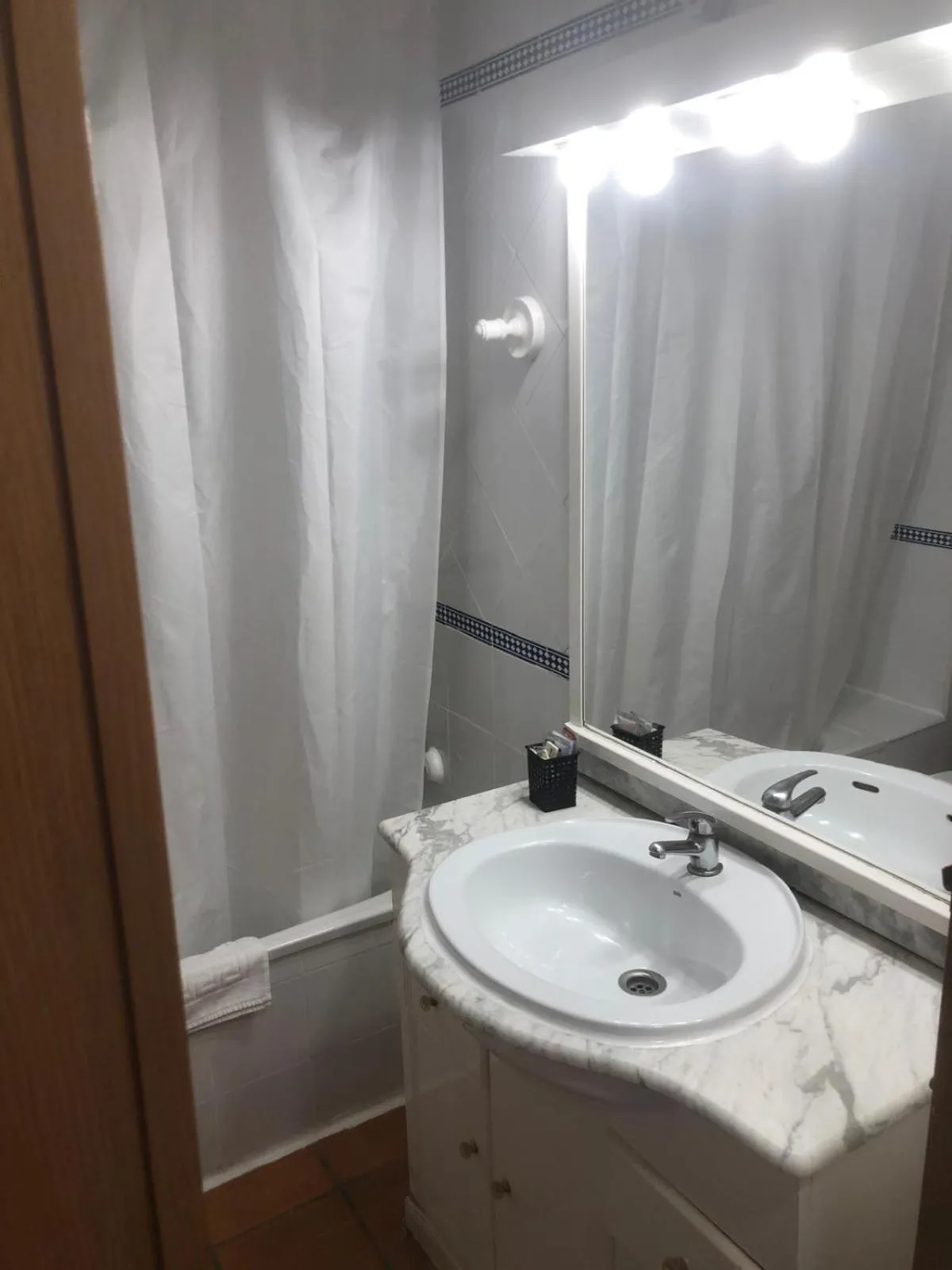 Bathroom in Apartamentos Montreal