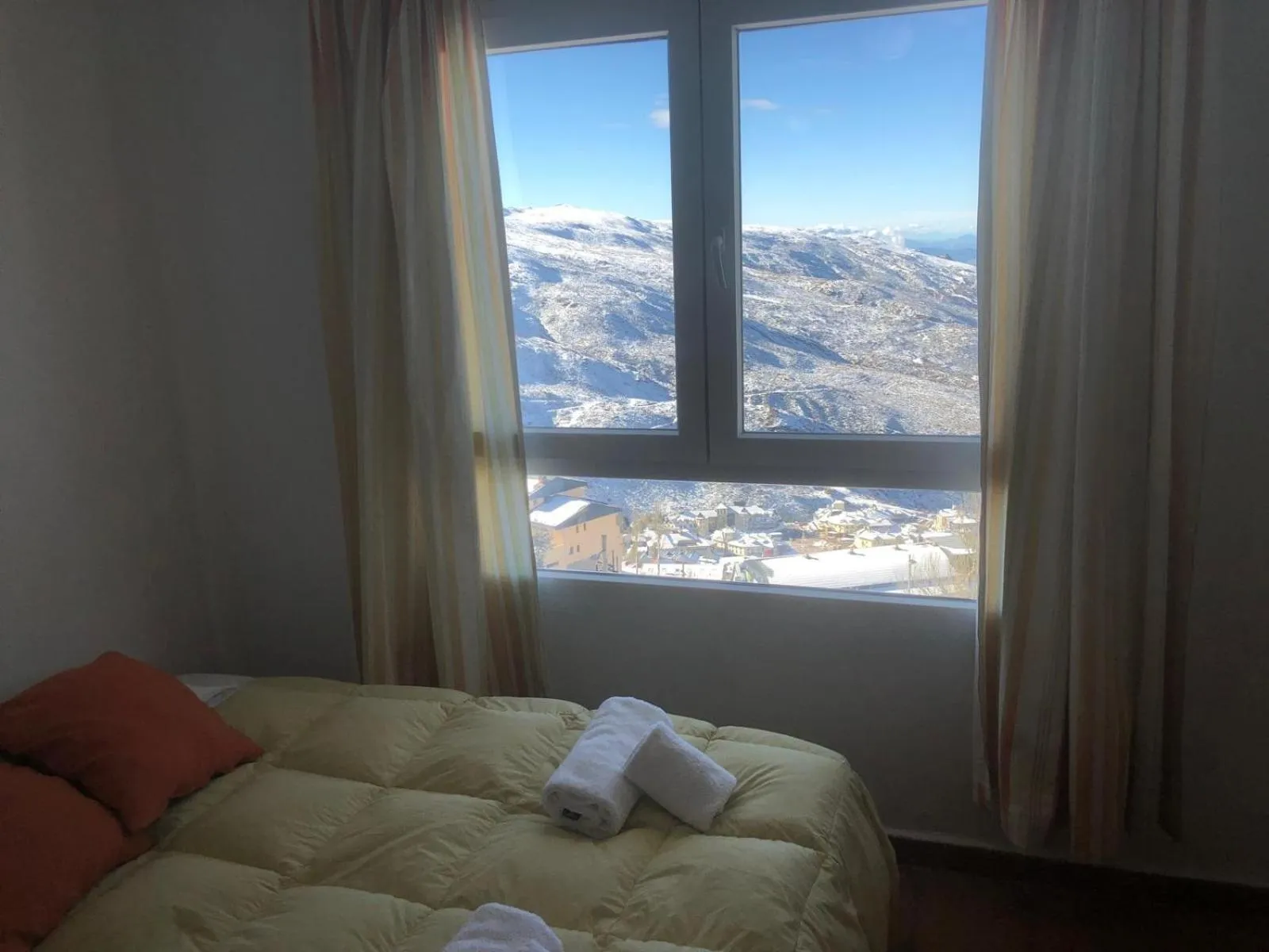 Photo of the whole room, Bed in Apartamentos Montreal