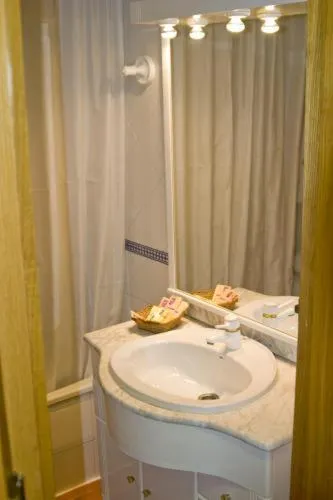 Bathroom in Apartamentos Montreal