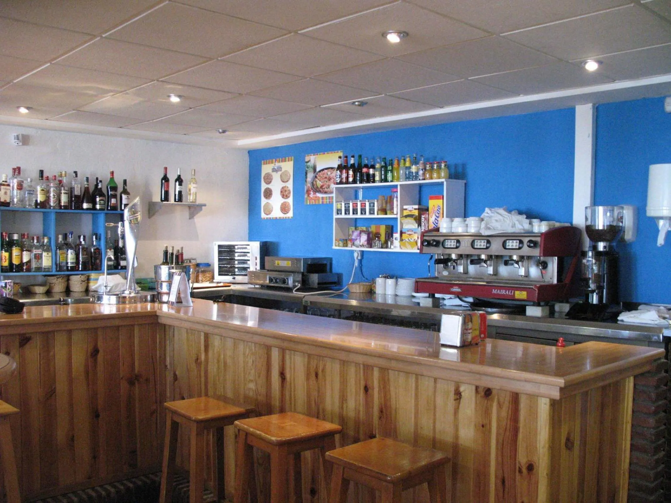 Restaurant/places to eat in Apartamentos Montreal