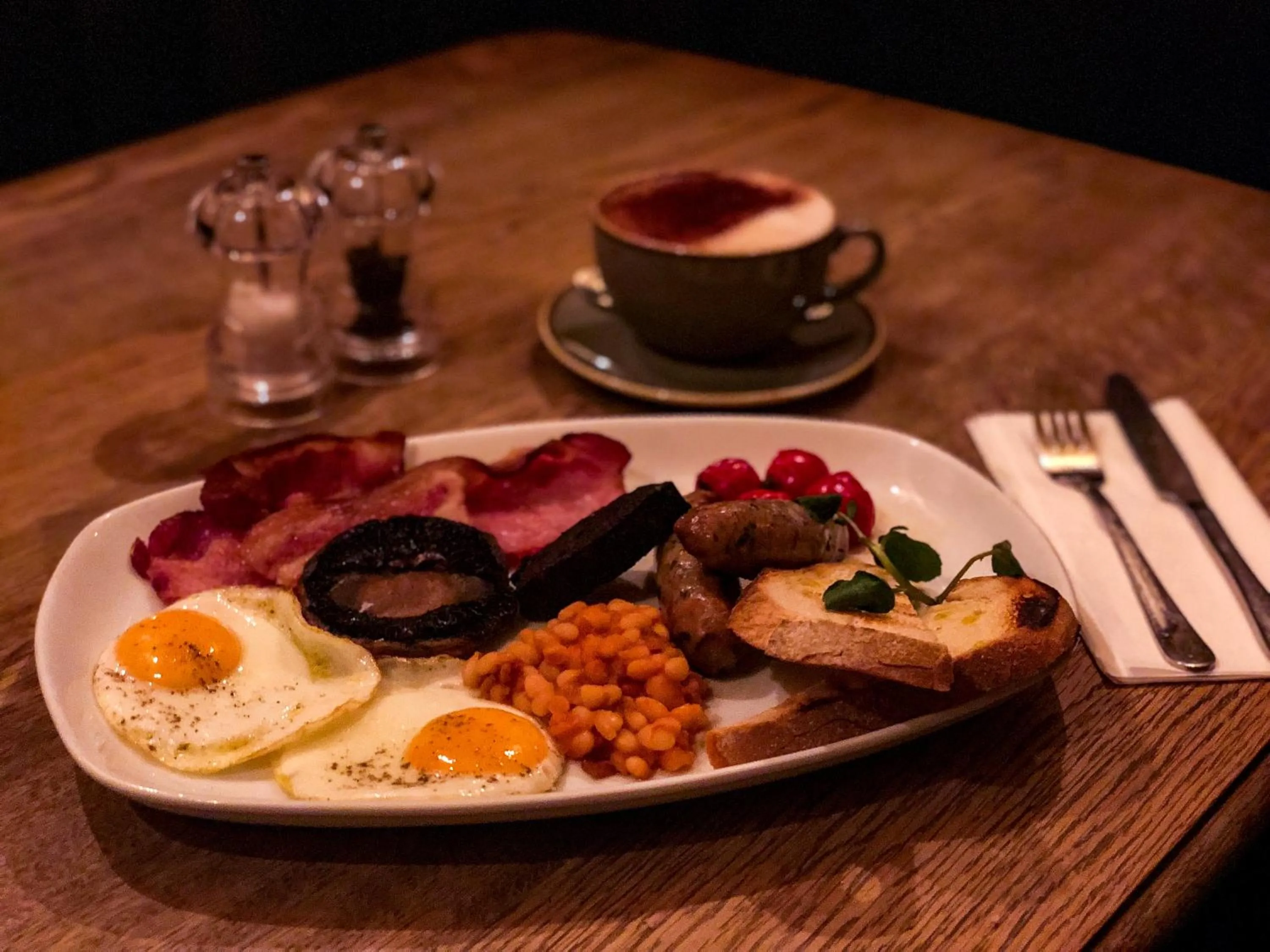 English/Irish breakfast in Fox and Anchor