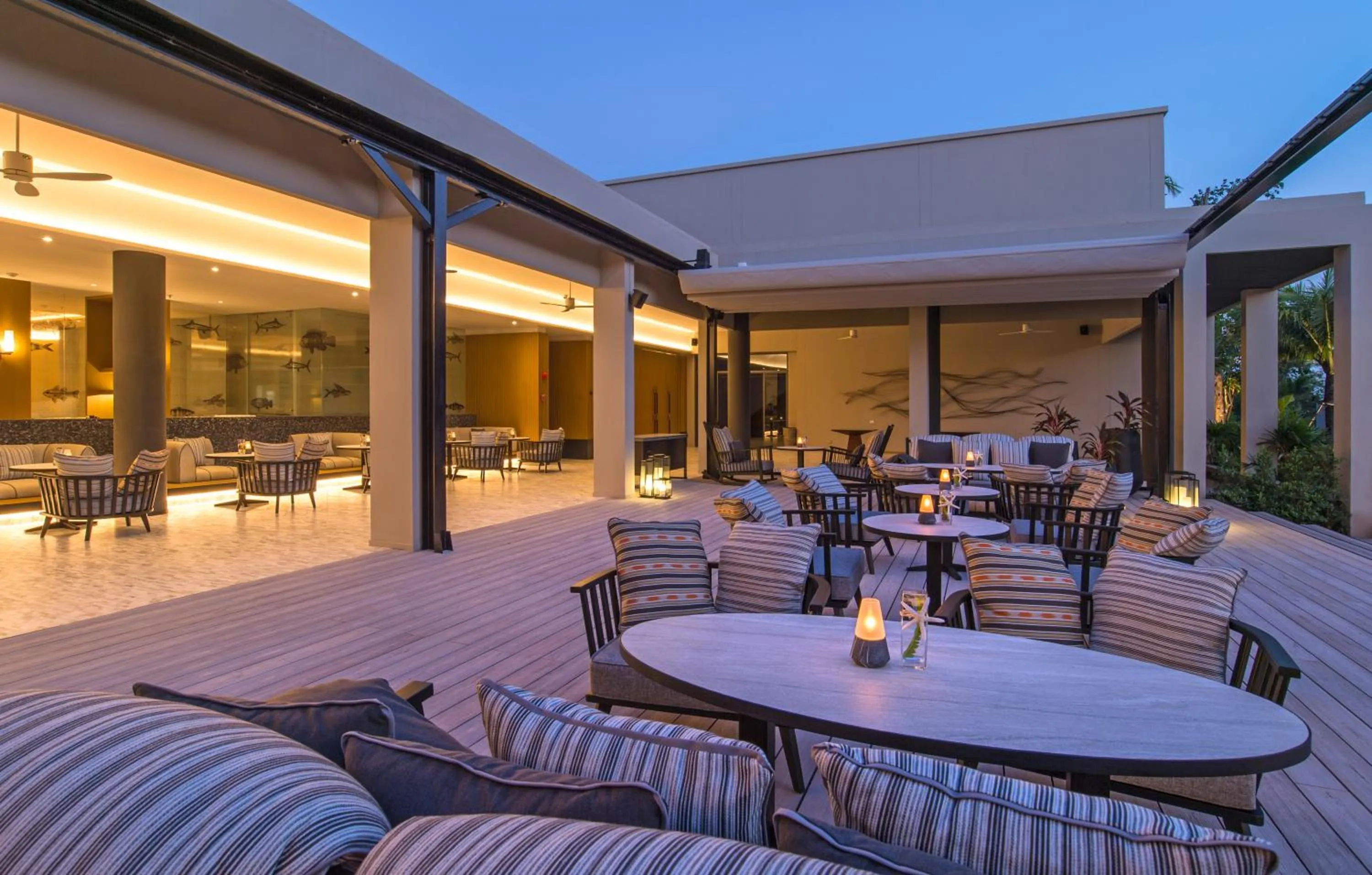 Lounge or bar in The ShellSea Krabi I Luxury Beach Front Resort & Pool Villa