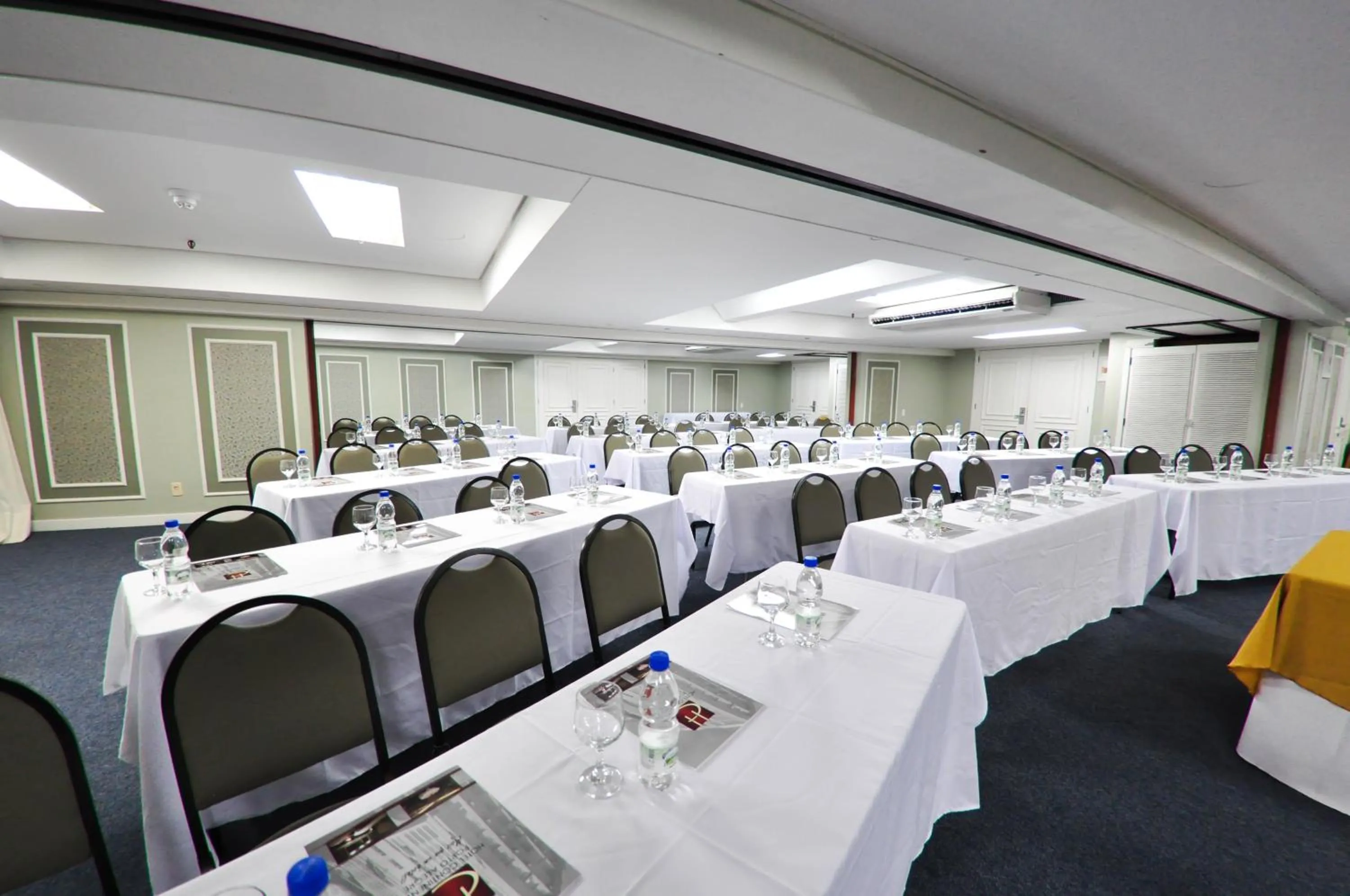 Banquet/Function facilities in Continental Porto Alegre by Samba