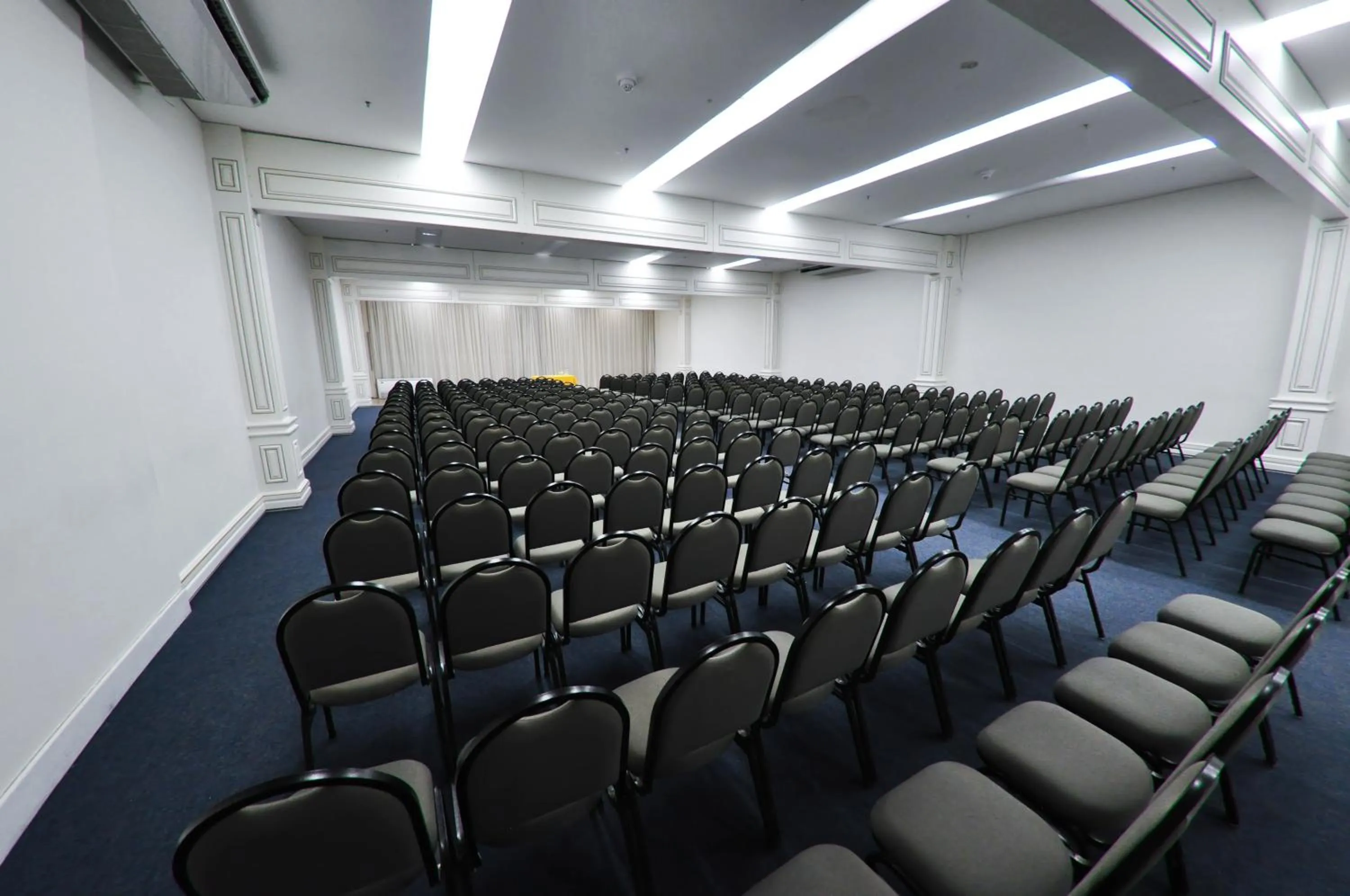 Banquet/Function facilities in Continental Porto Alegre by Samba