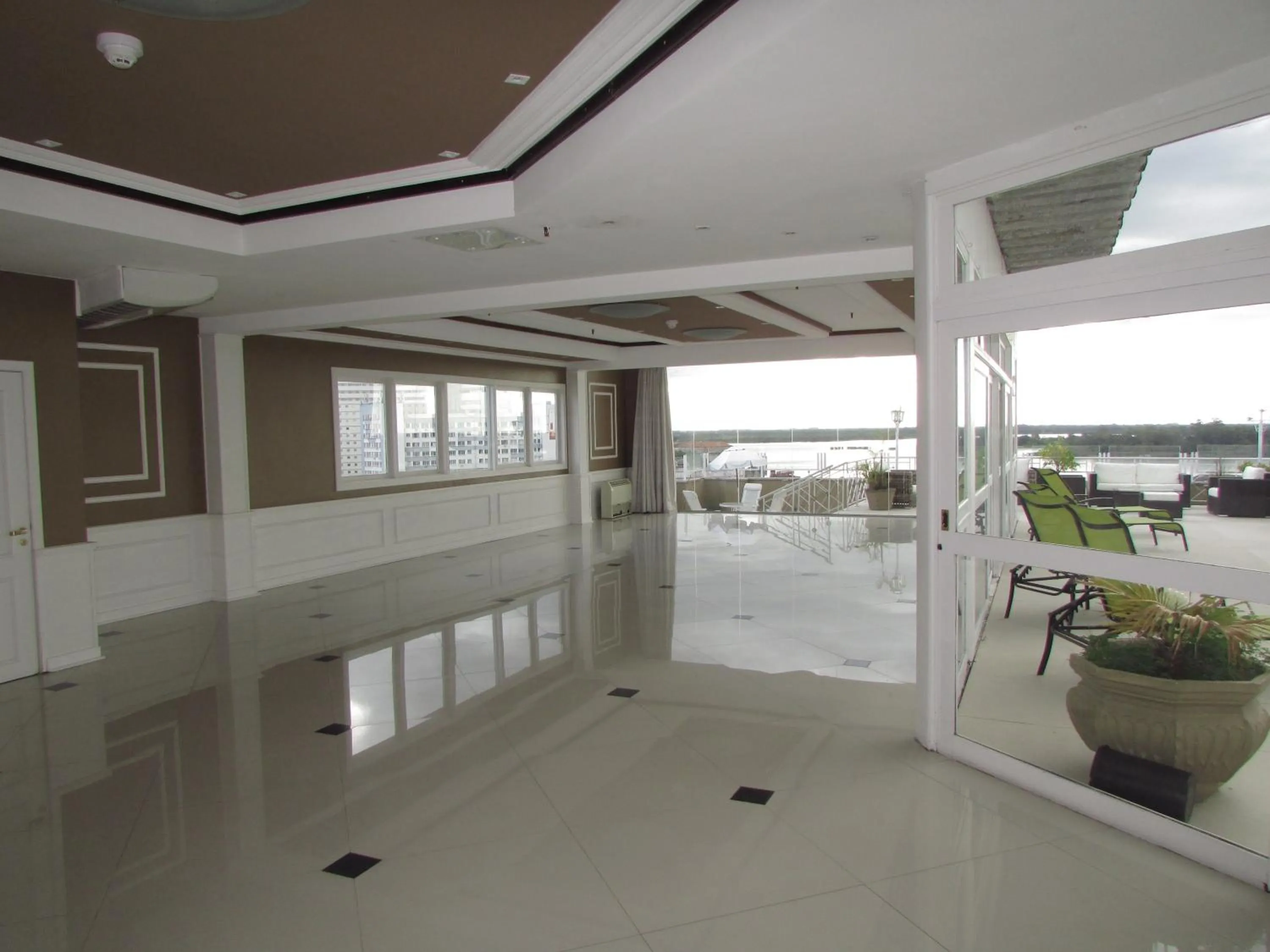 Banquet/Function facilities in Continental Porto Alegre by Samba