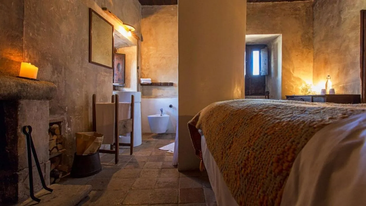 Bathroom, Bed in Sextantio Albergo Diffuso