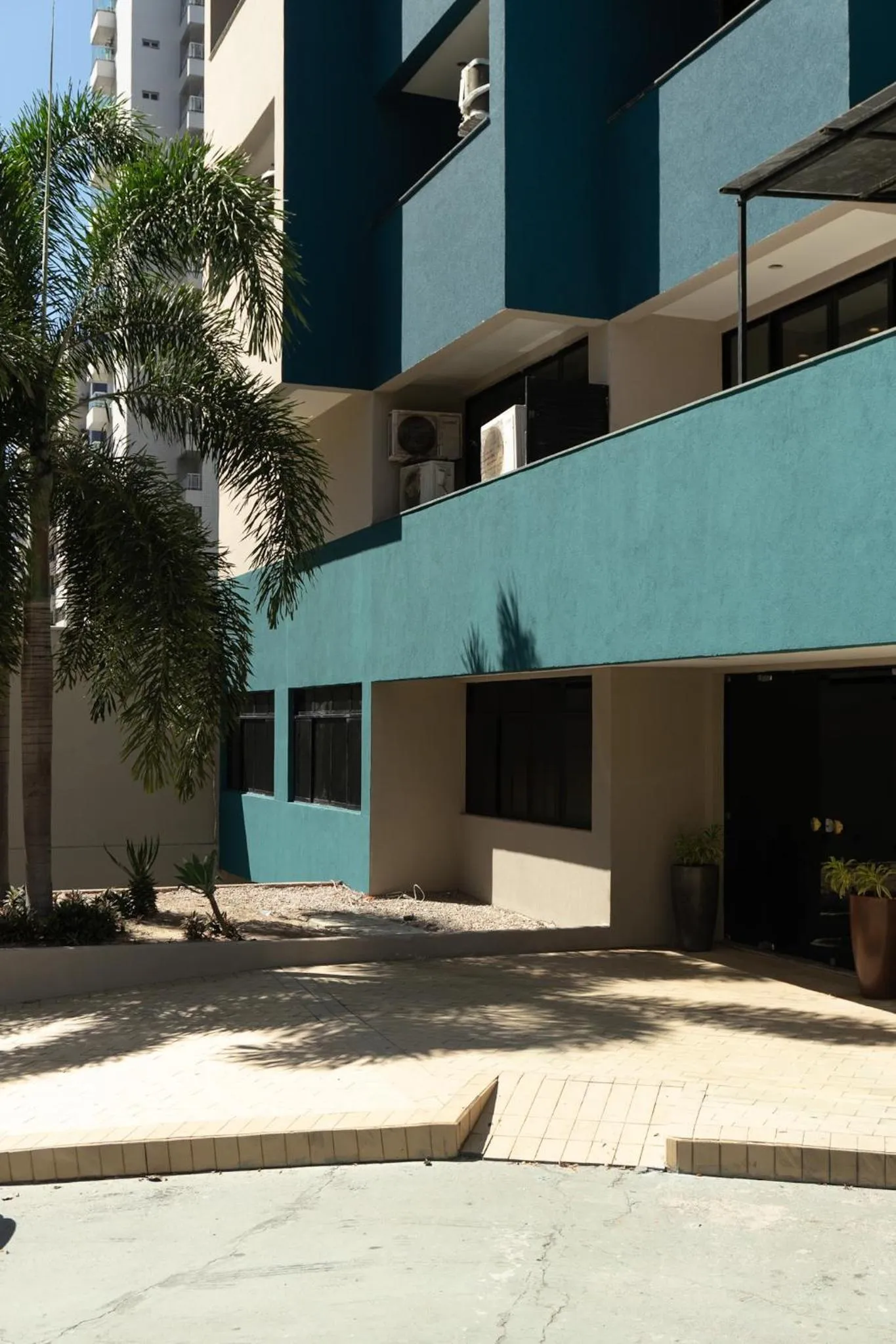 Facade/entrance in D8 Hotel