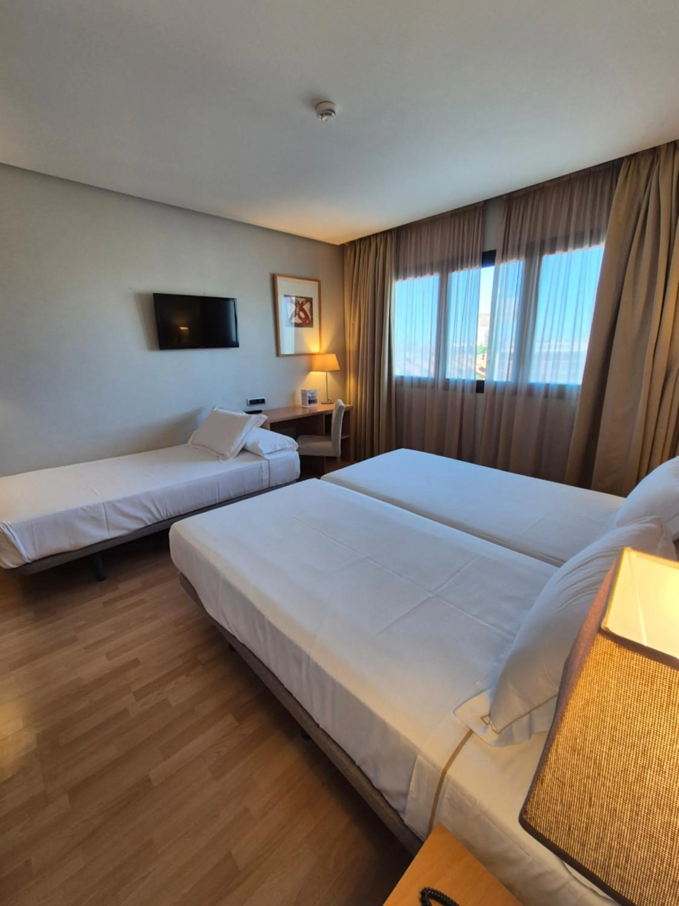 Bed in Hotel Reston Valdemoro