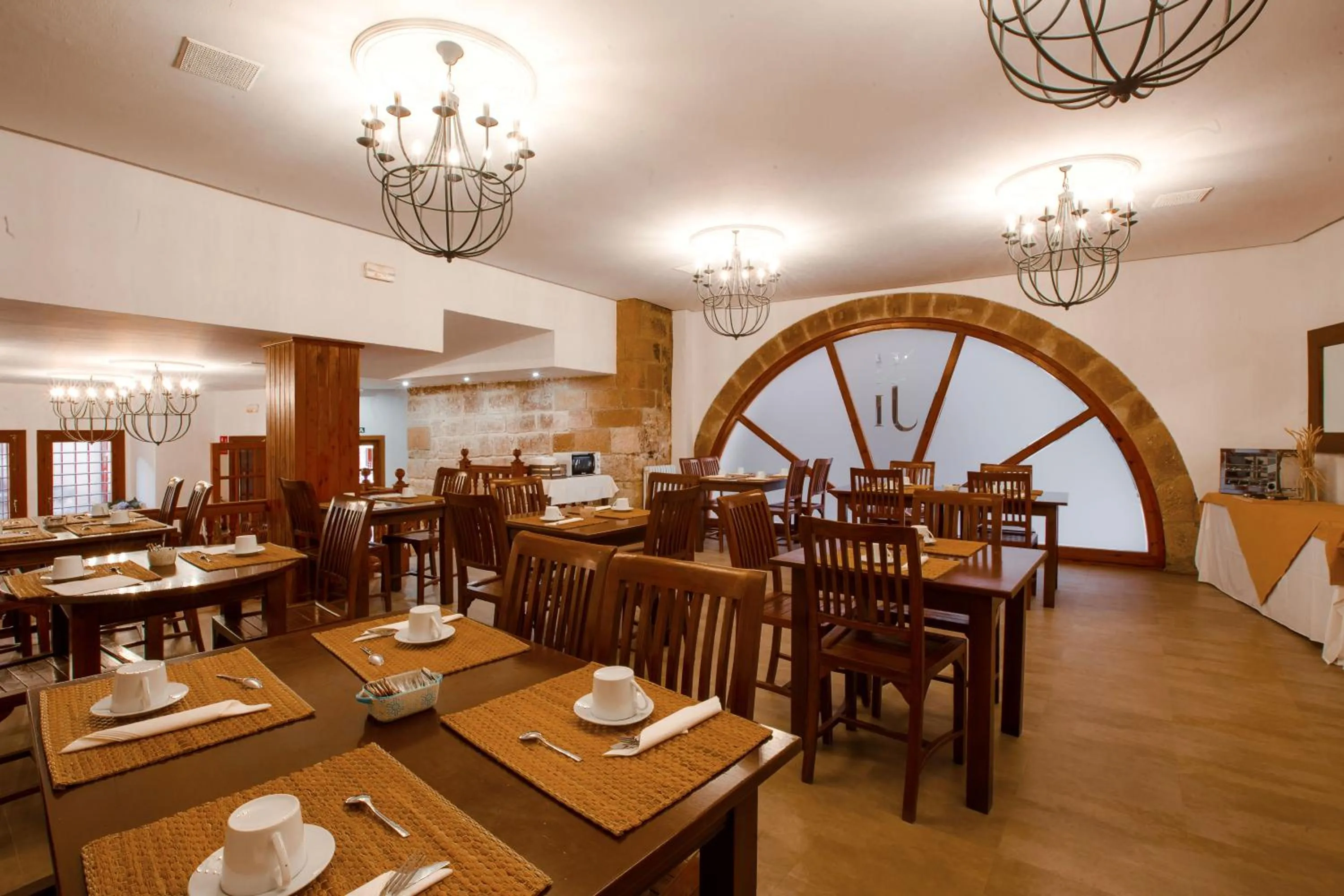 Restaurant/places to eat in Hotel Jaime I