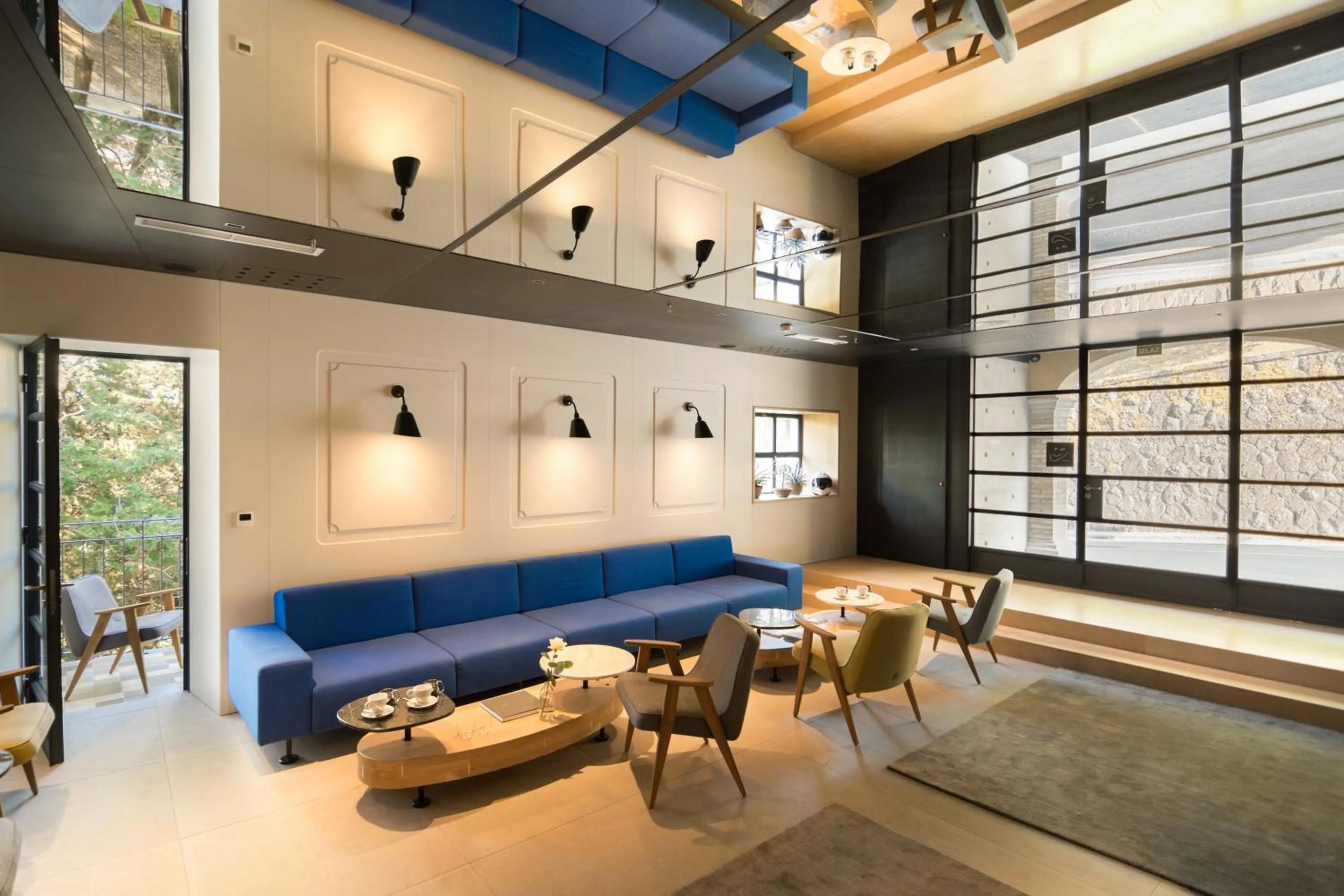 Communal lounge/ TV room in Hotel Peteani