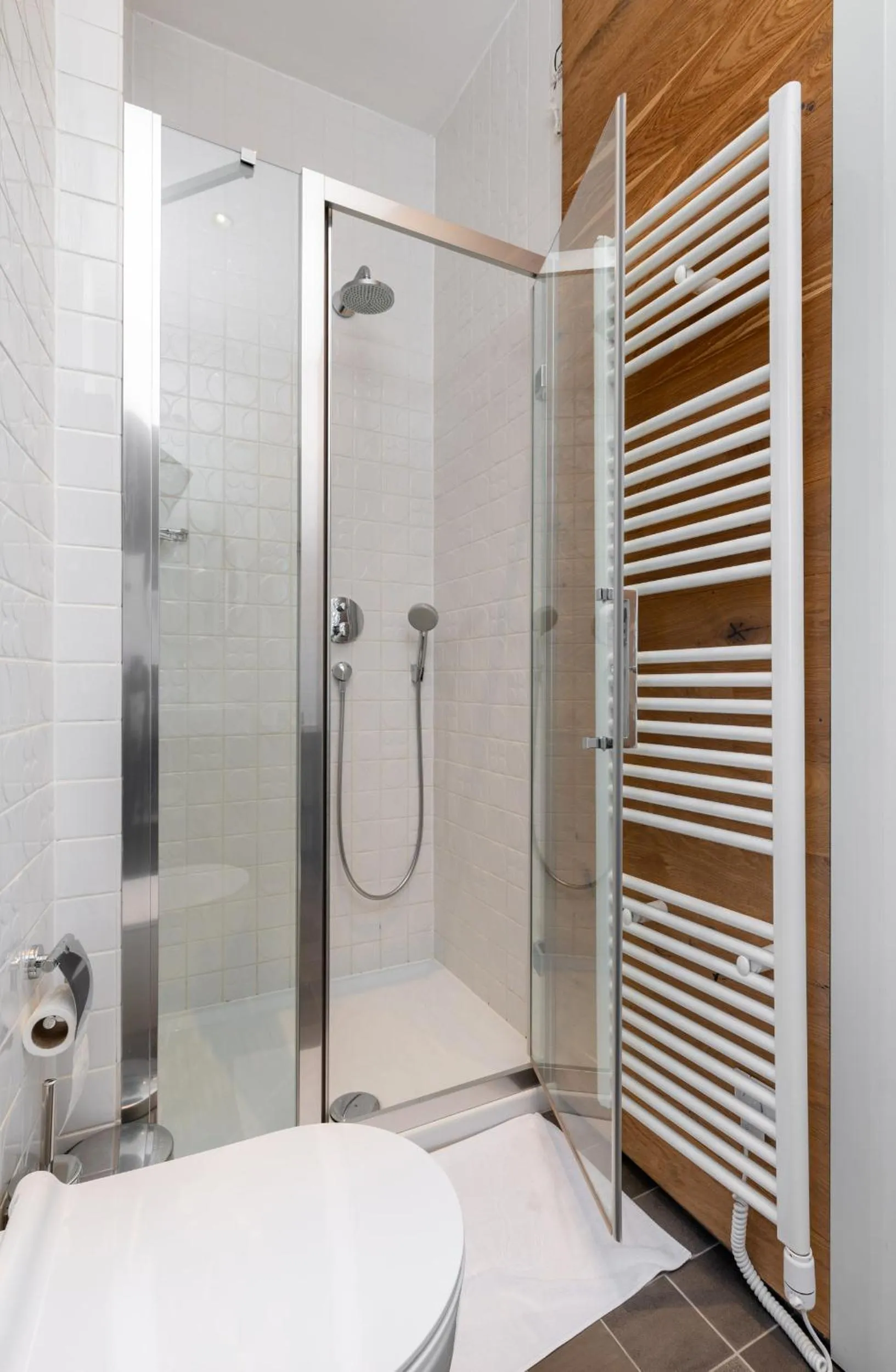 Shower in Hotel Peteani