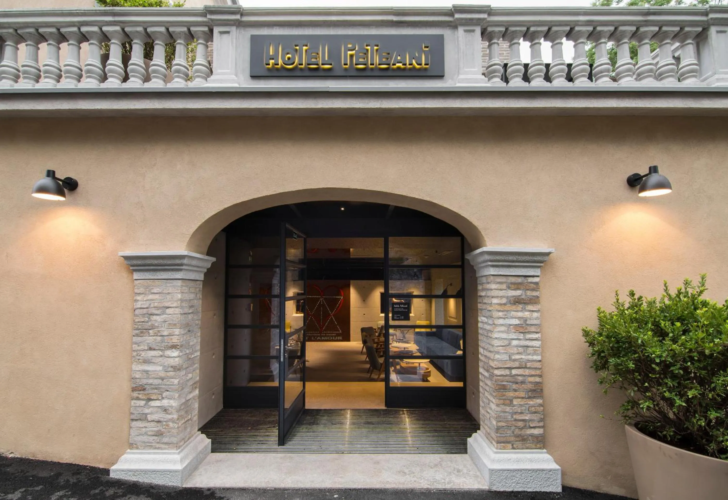 Facade/entrance in Hotel Peteani