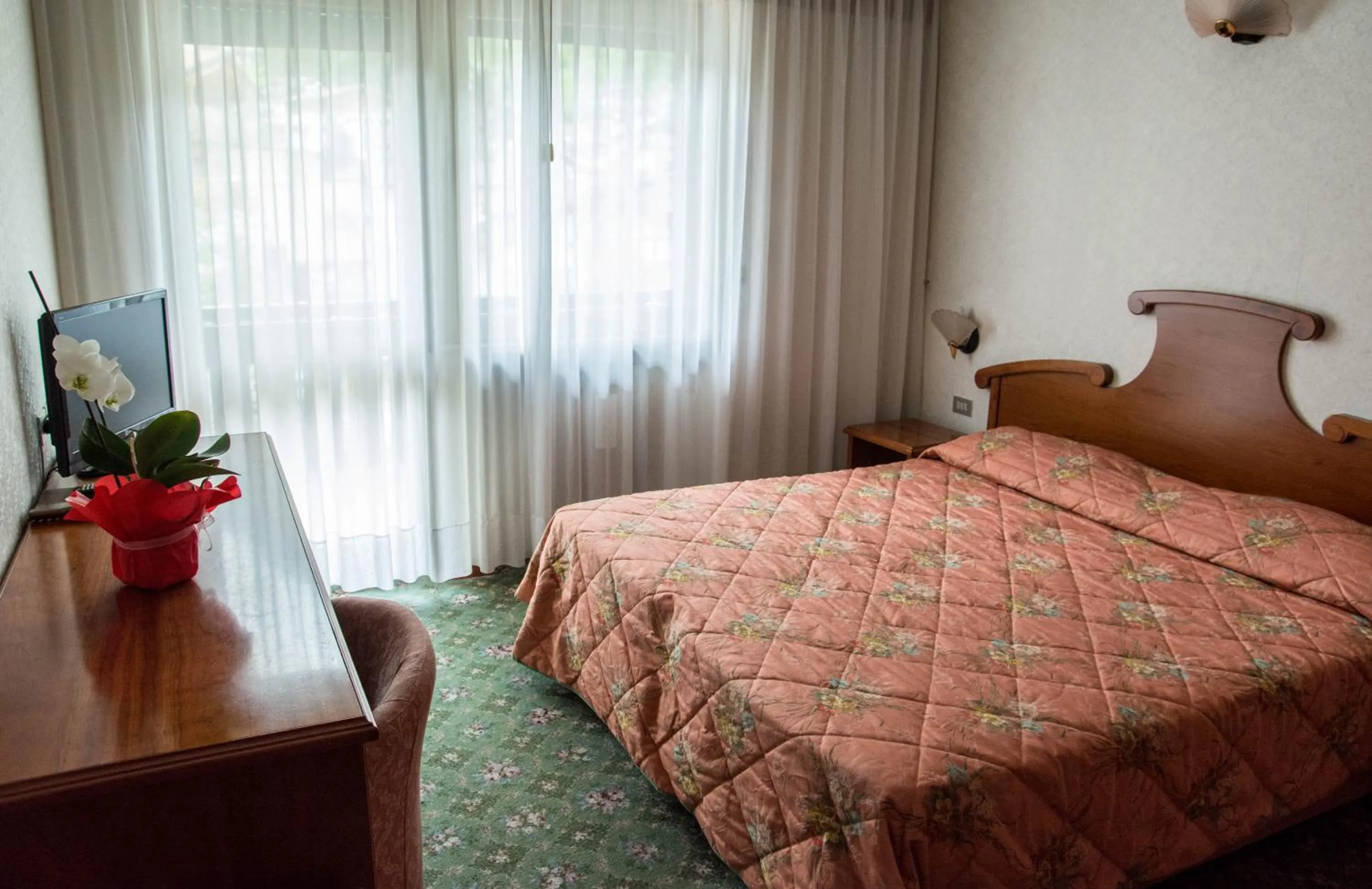 Day, Bed in Hotel Moena