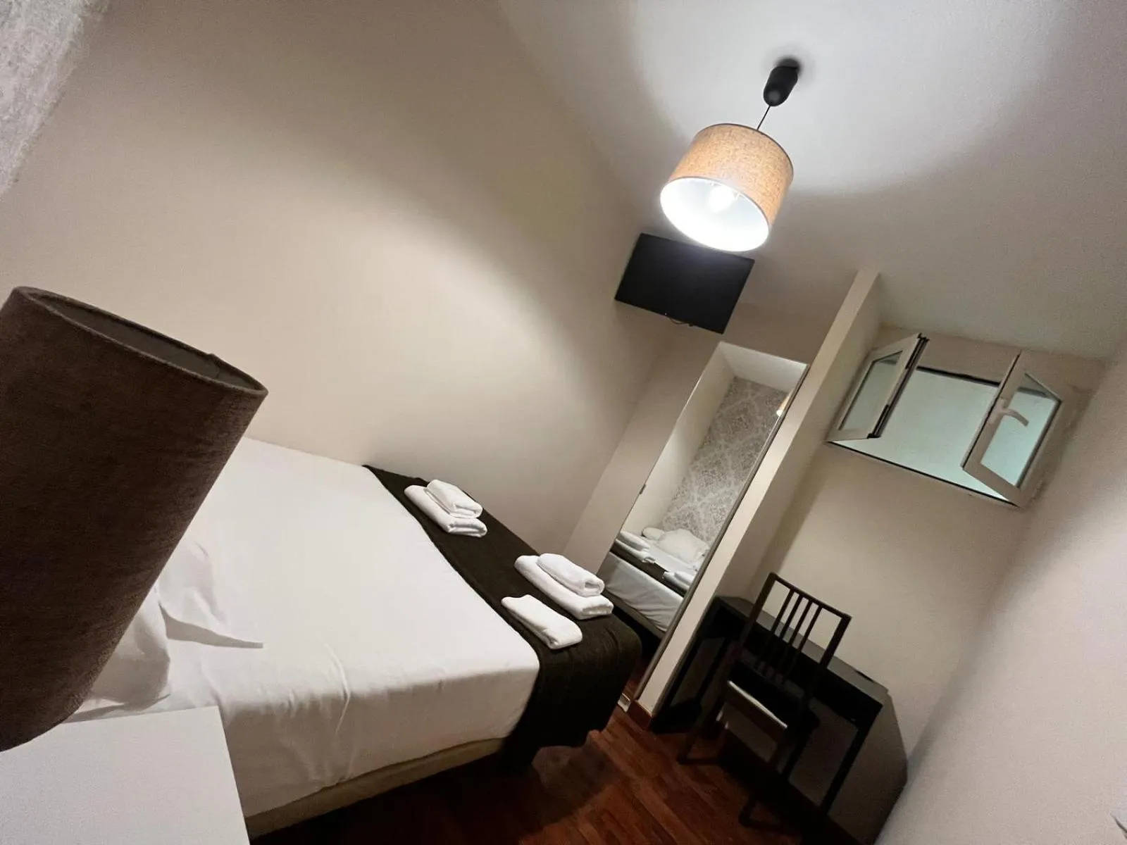 Double Room with Shared Bathroom in THC Gran Via Hostel