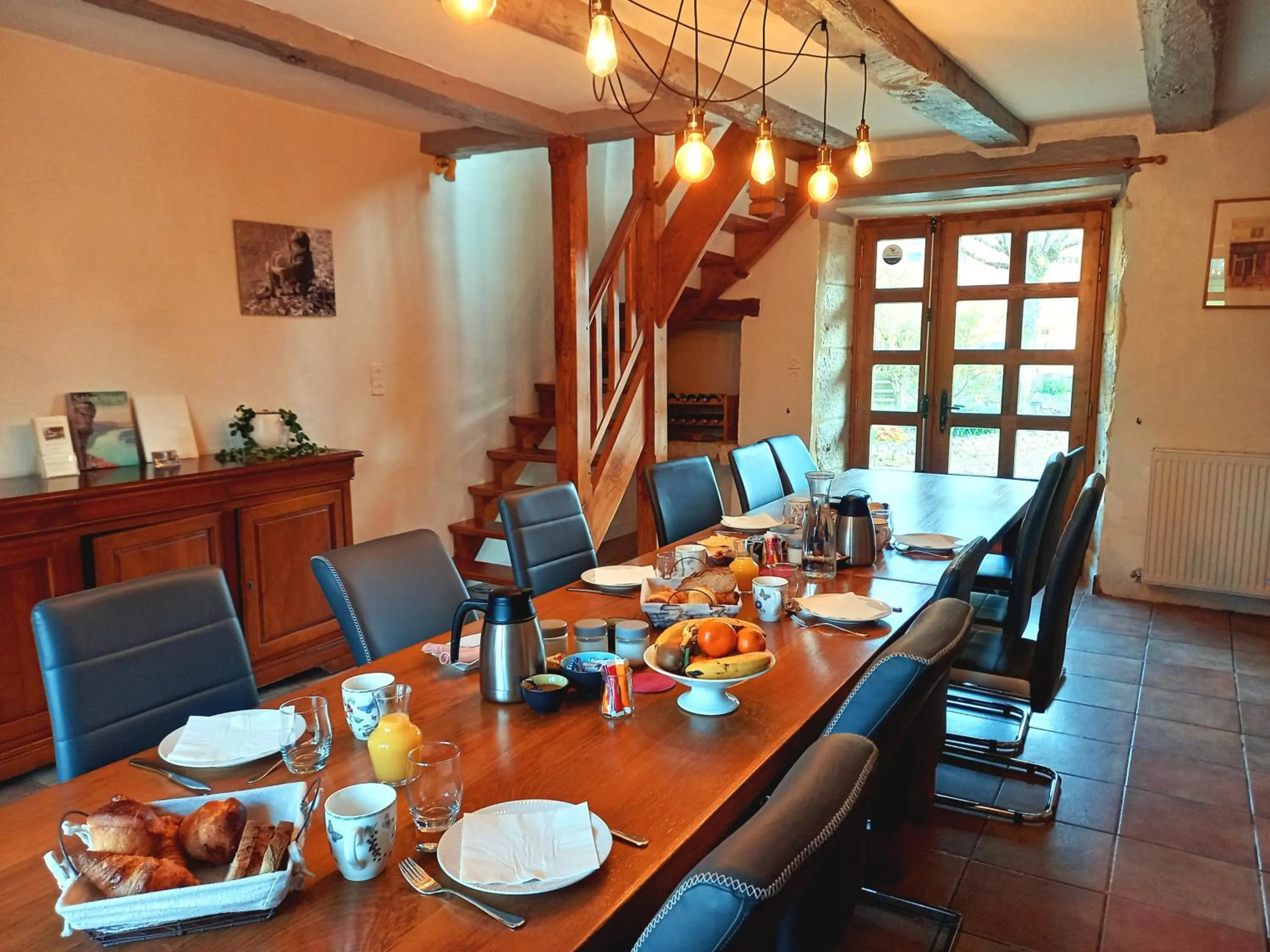 Breakfast in Au pays de Jacquou : Chambre d’hôtes et table d’hôtes