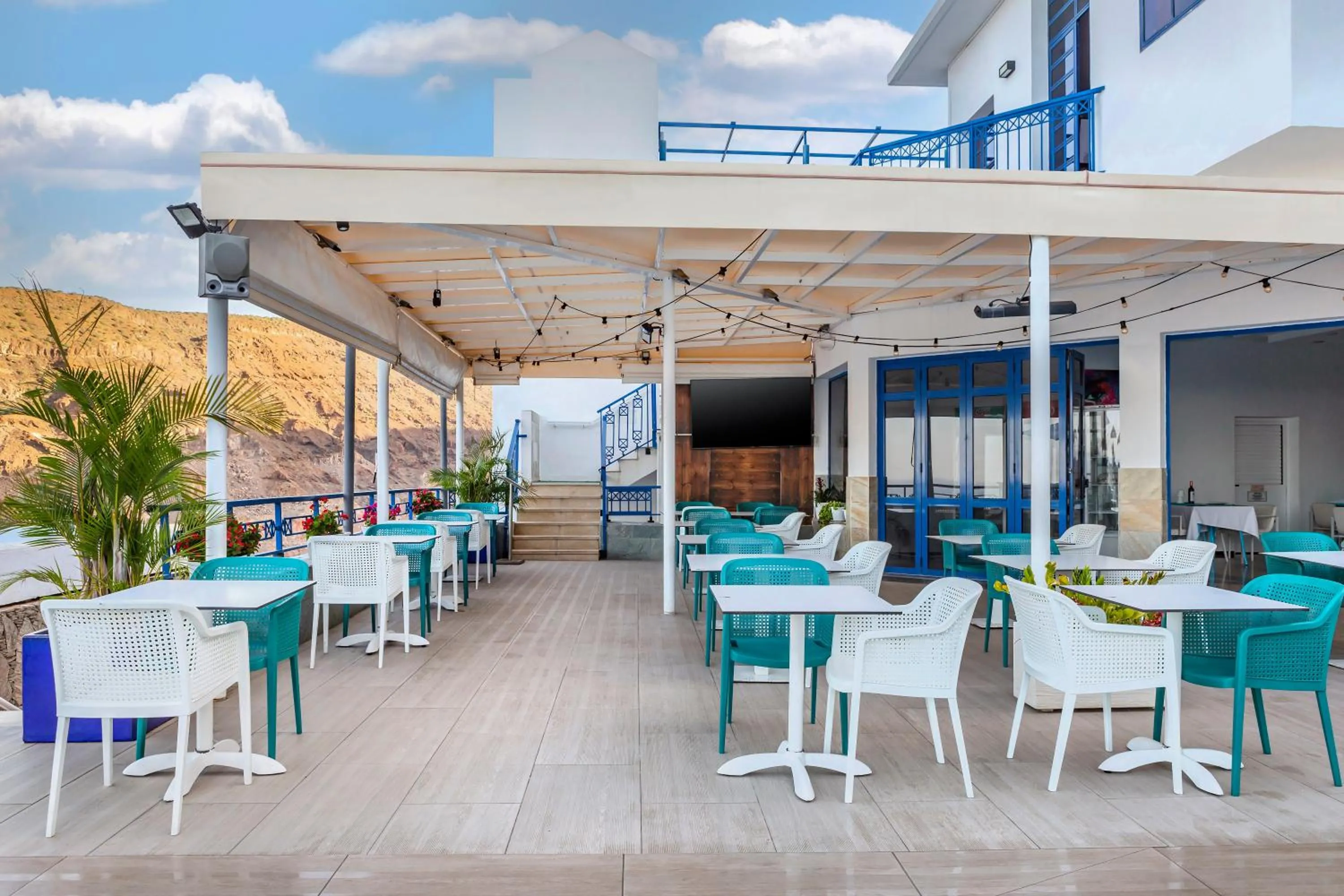 Restaurant/places to eat in Club Cala Blanca