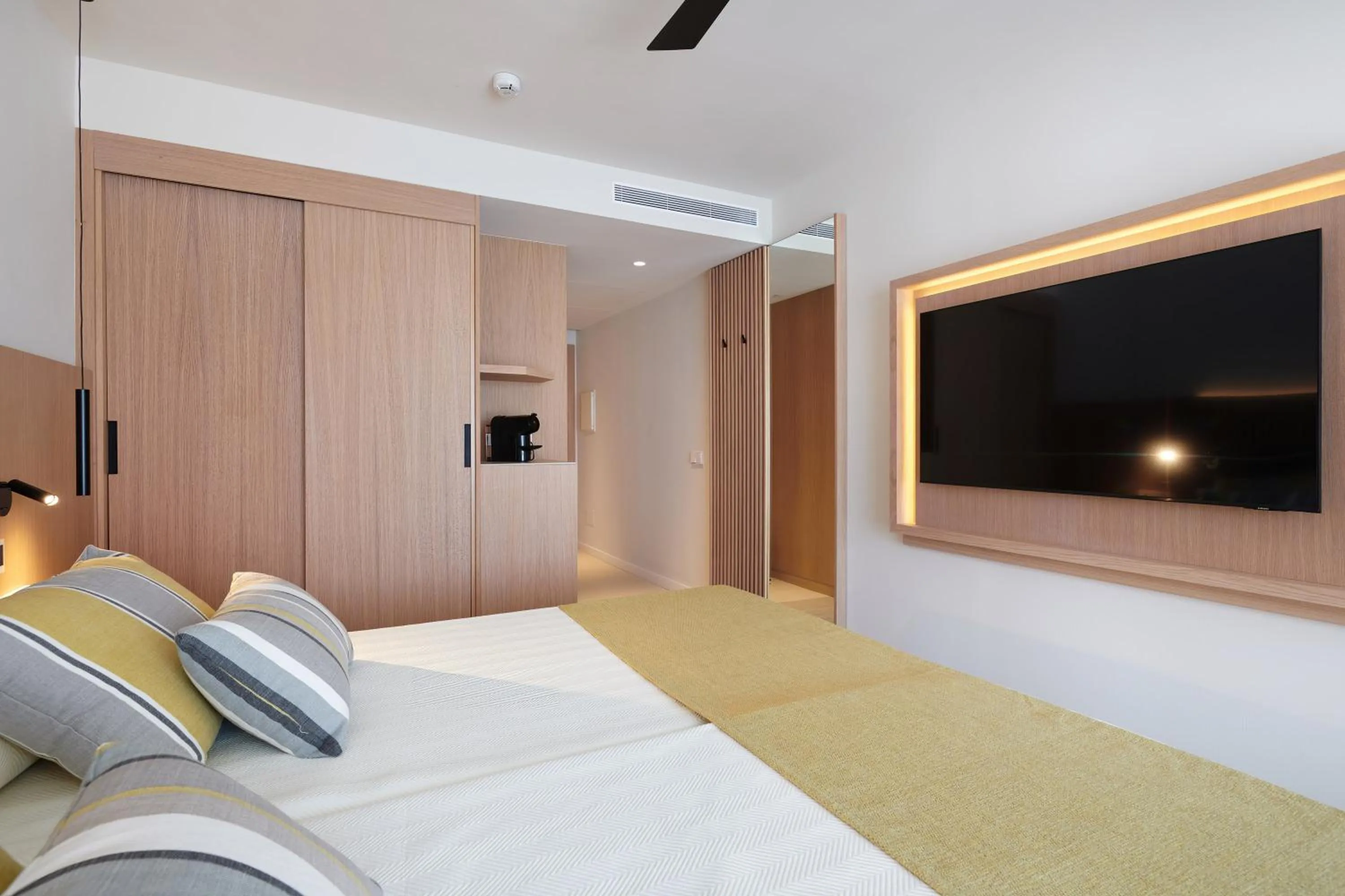 Bed in Hipotels Mediterraneo Hotel - Adults Only